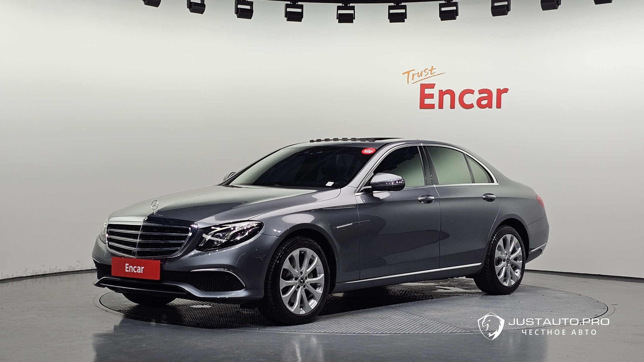 Автомобиль Mercedes-Benz E-Class