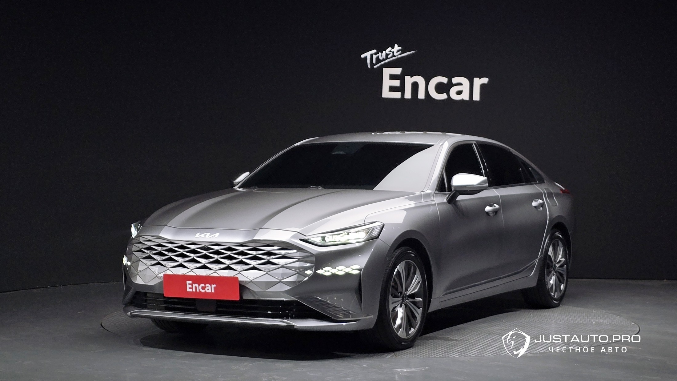 Автомобиль Kia K8