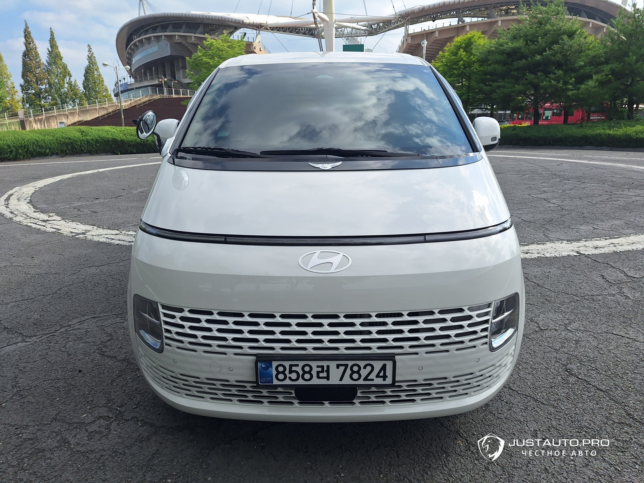 Автомобиль Hyundai Staria