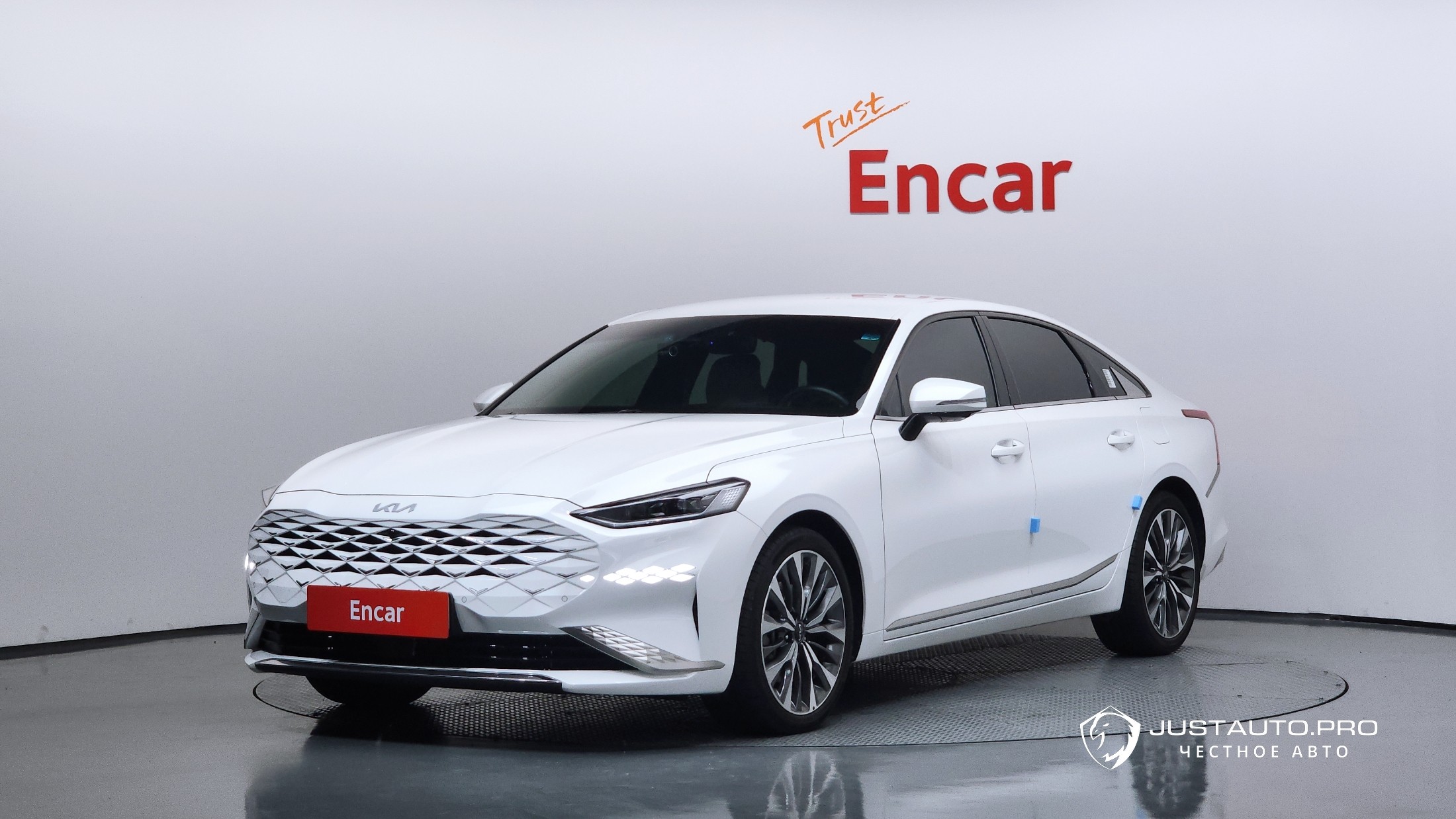 Автомобиль Kia K8