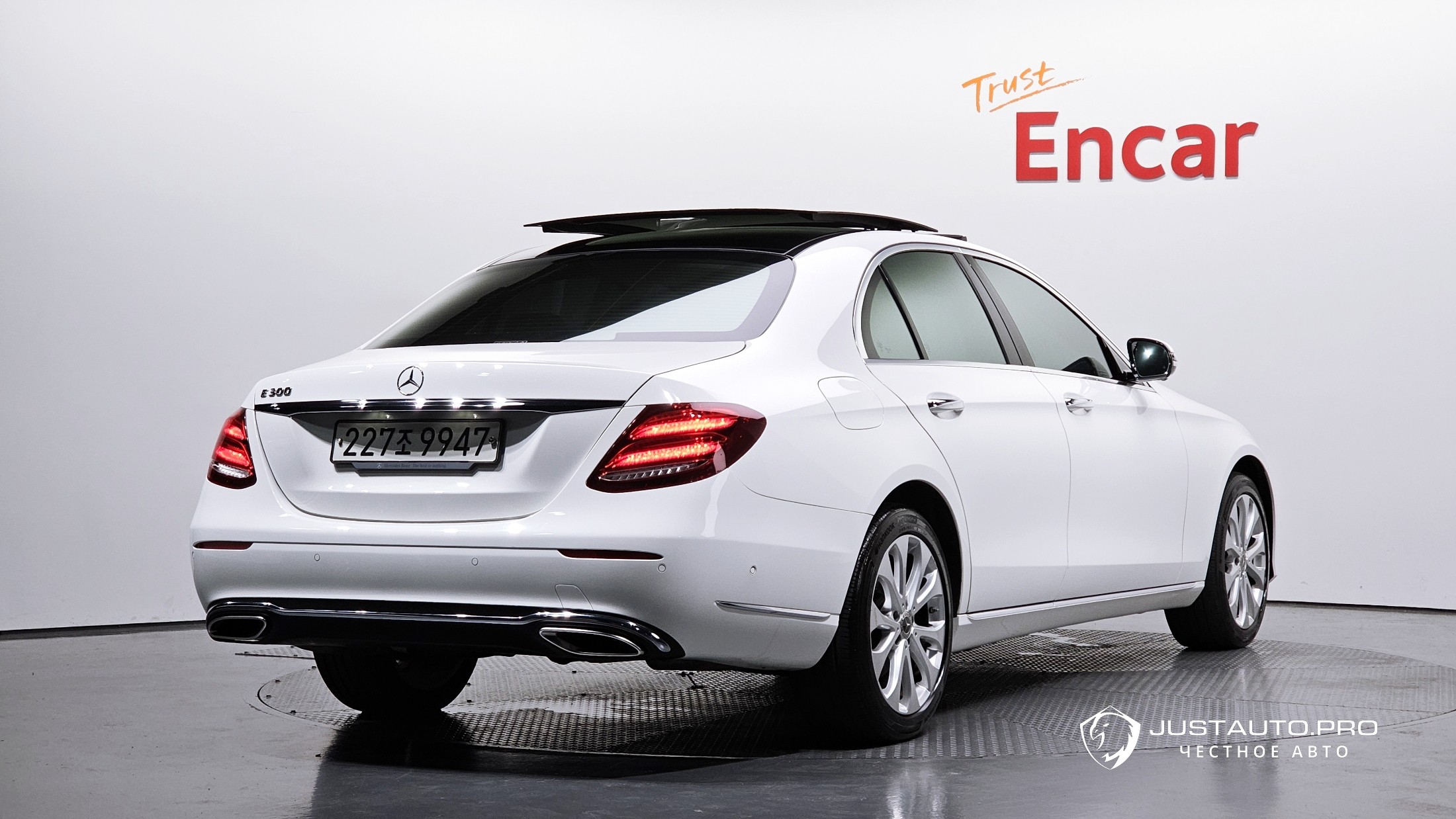 Автомобиль Mercedes-Benz E-Class