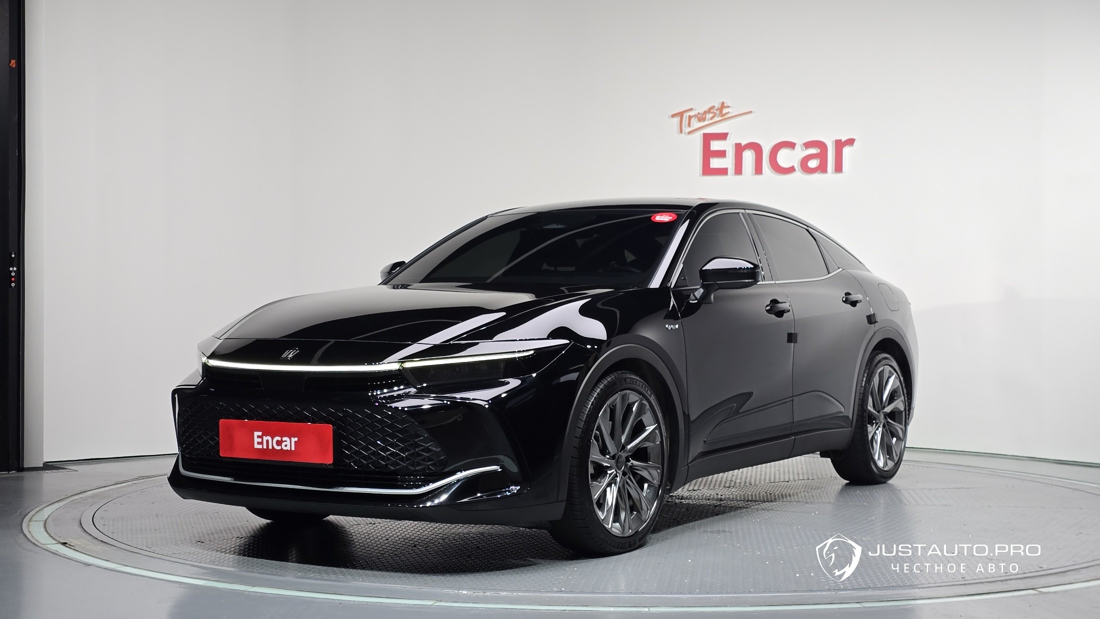 Автомобиль Toyota Crown