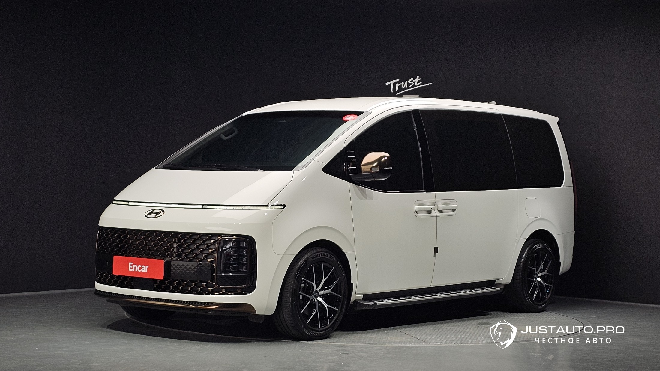 Автомобиль Hyundai Staria