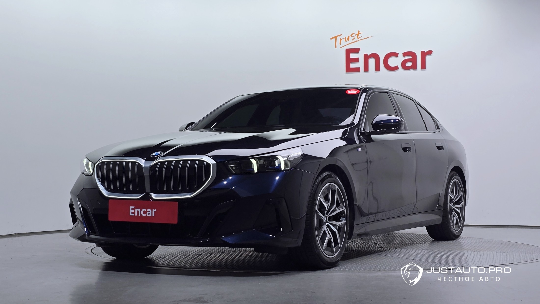 Автомобиль BMW 5-Series