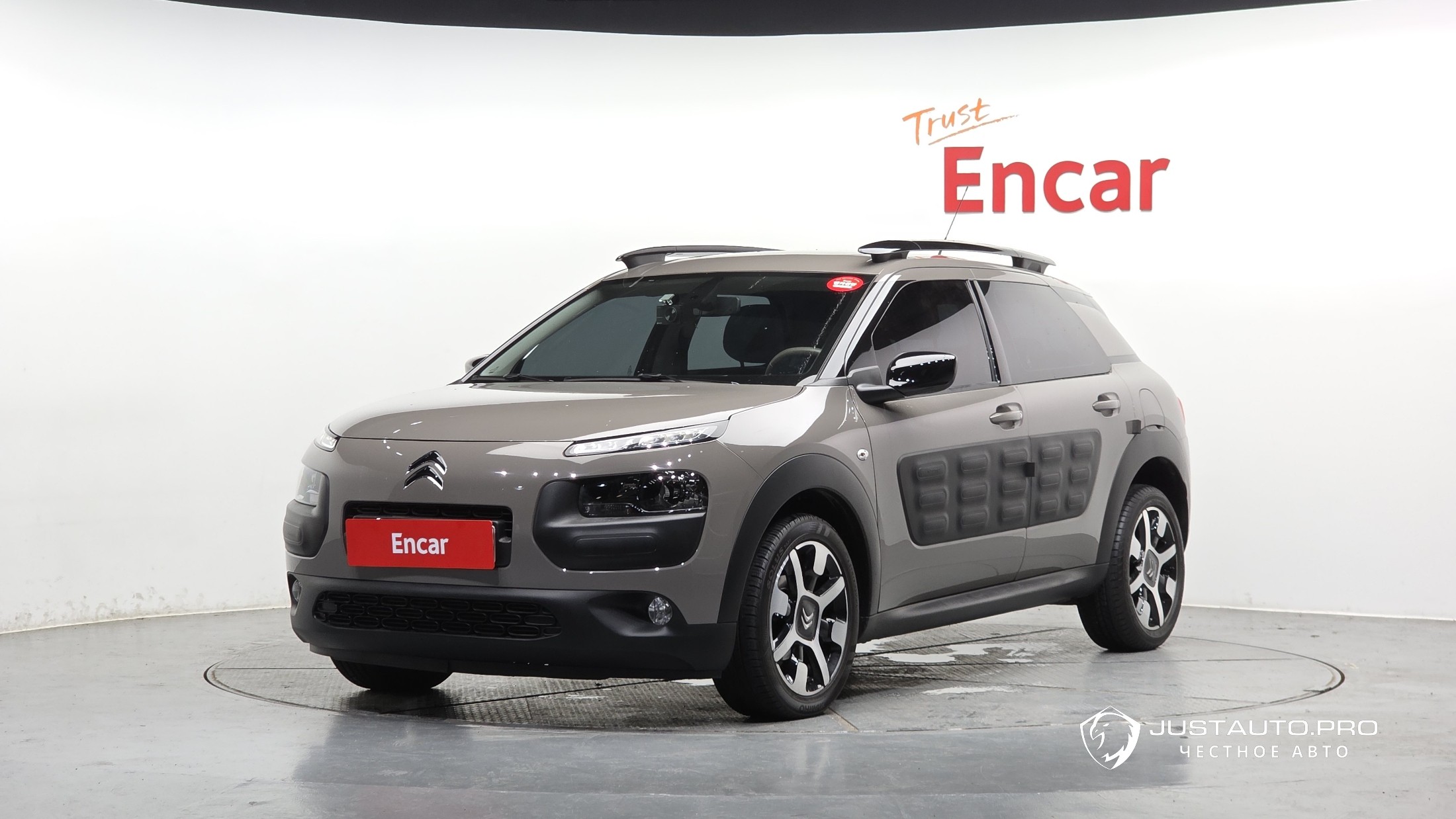 Автомобиль Citroen-DS C4 CACTUS