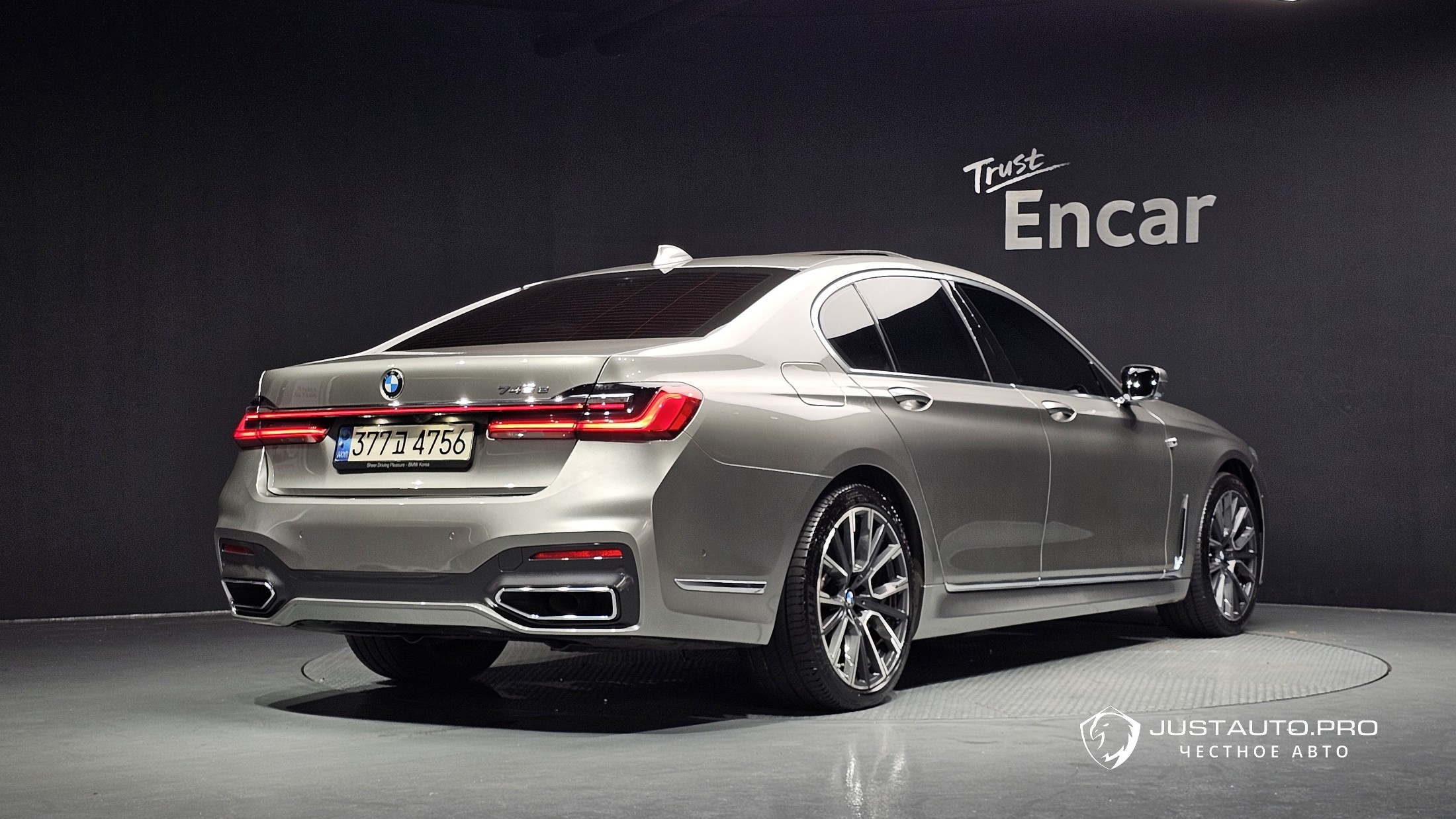 Автомобиль BMW 7-Series