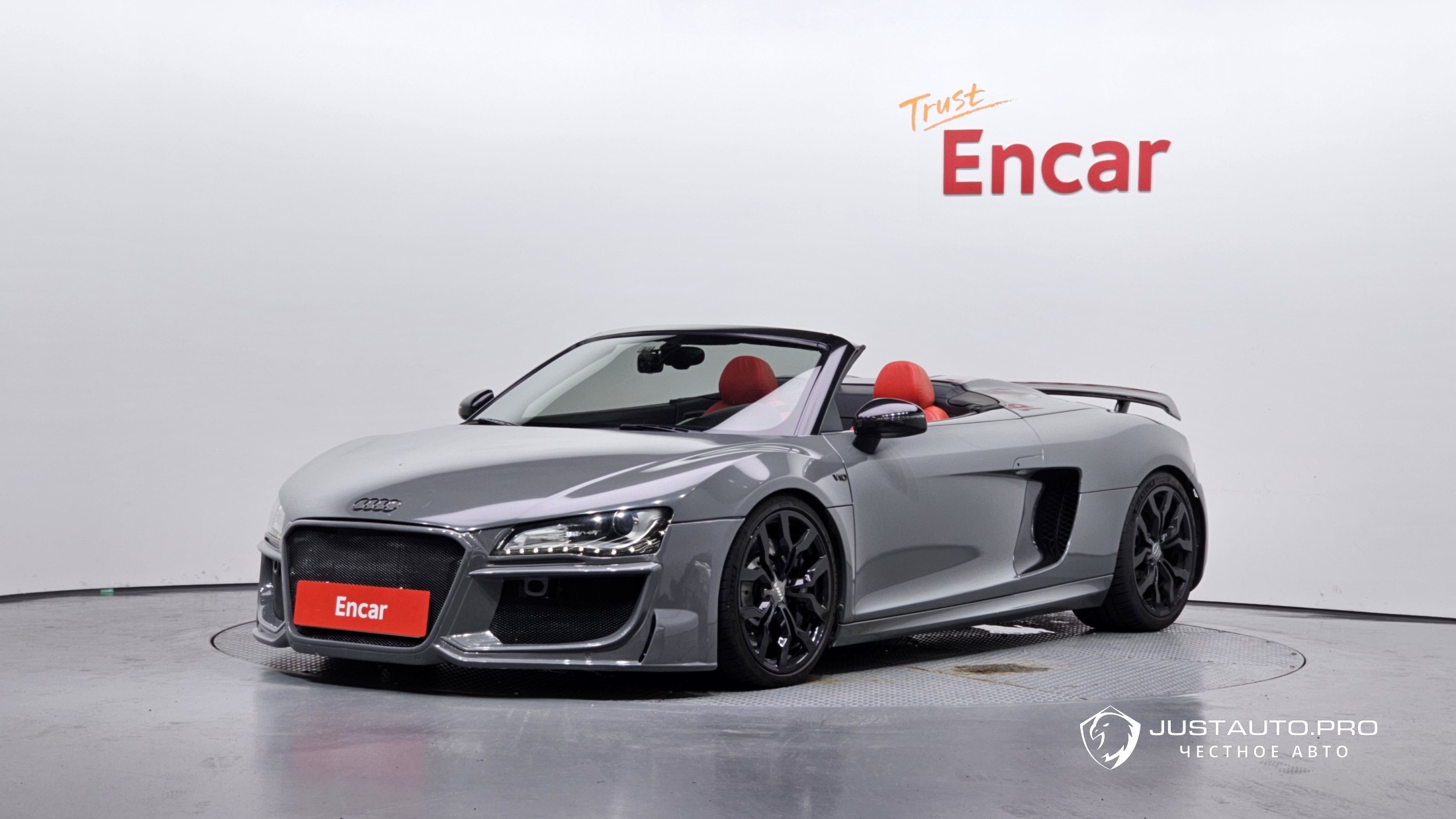 Автомобиль Audi R8