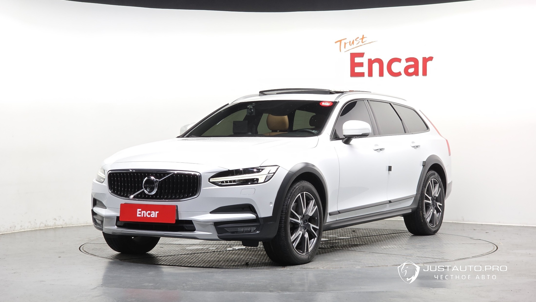 Автомобиль Volvo V90