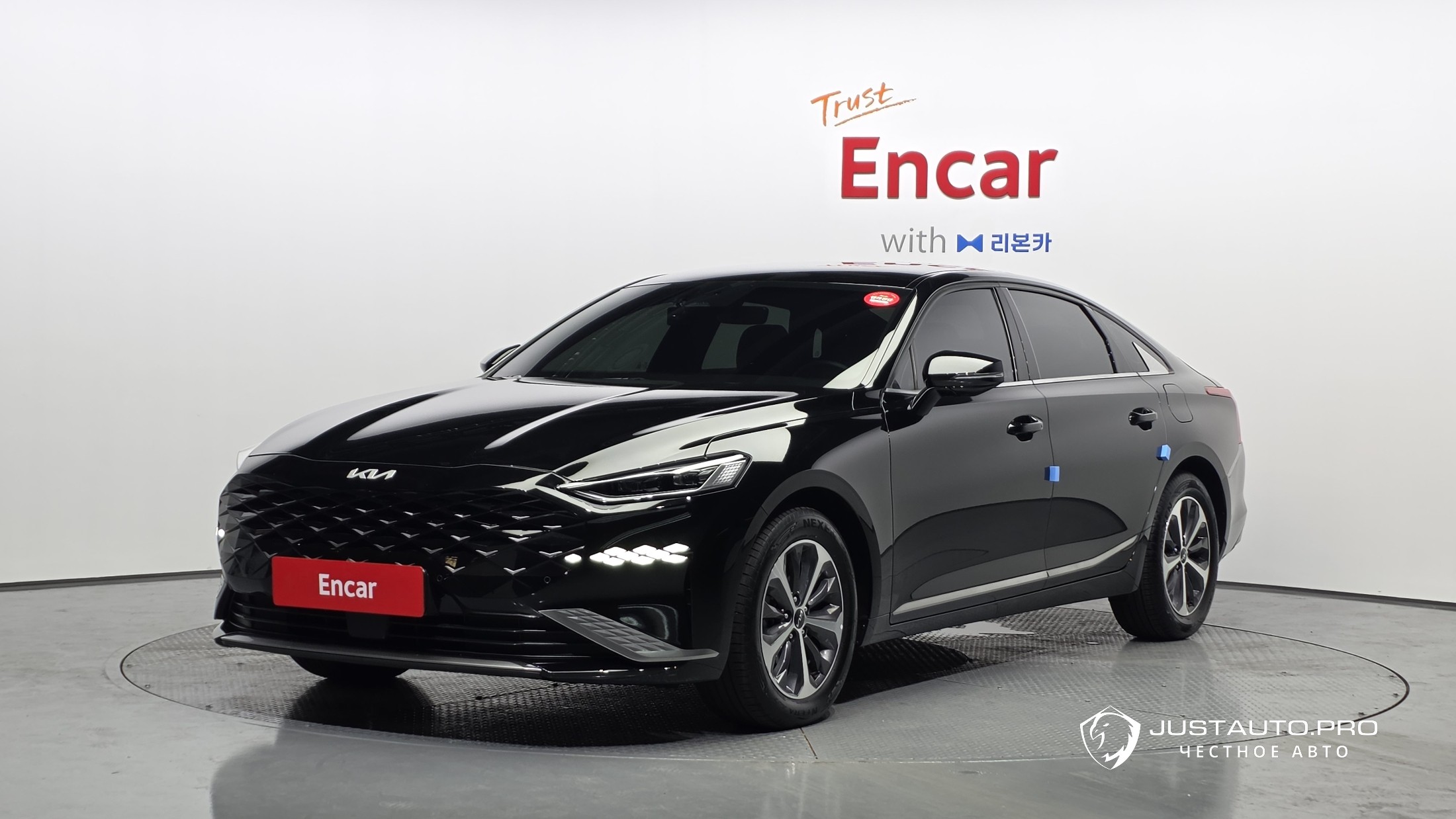 Автомобиль Kia K8