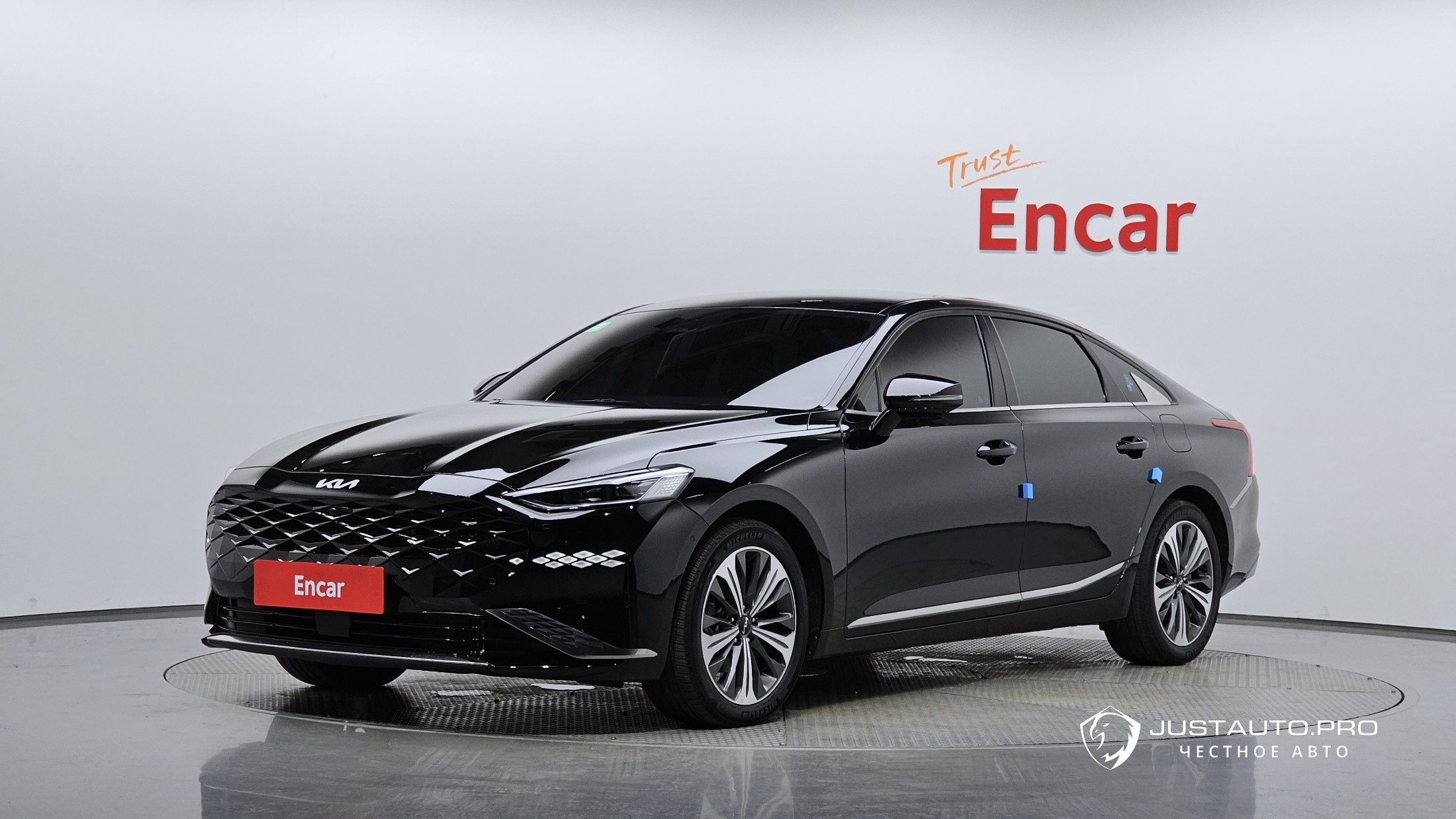 Автомобиль Kia K8
