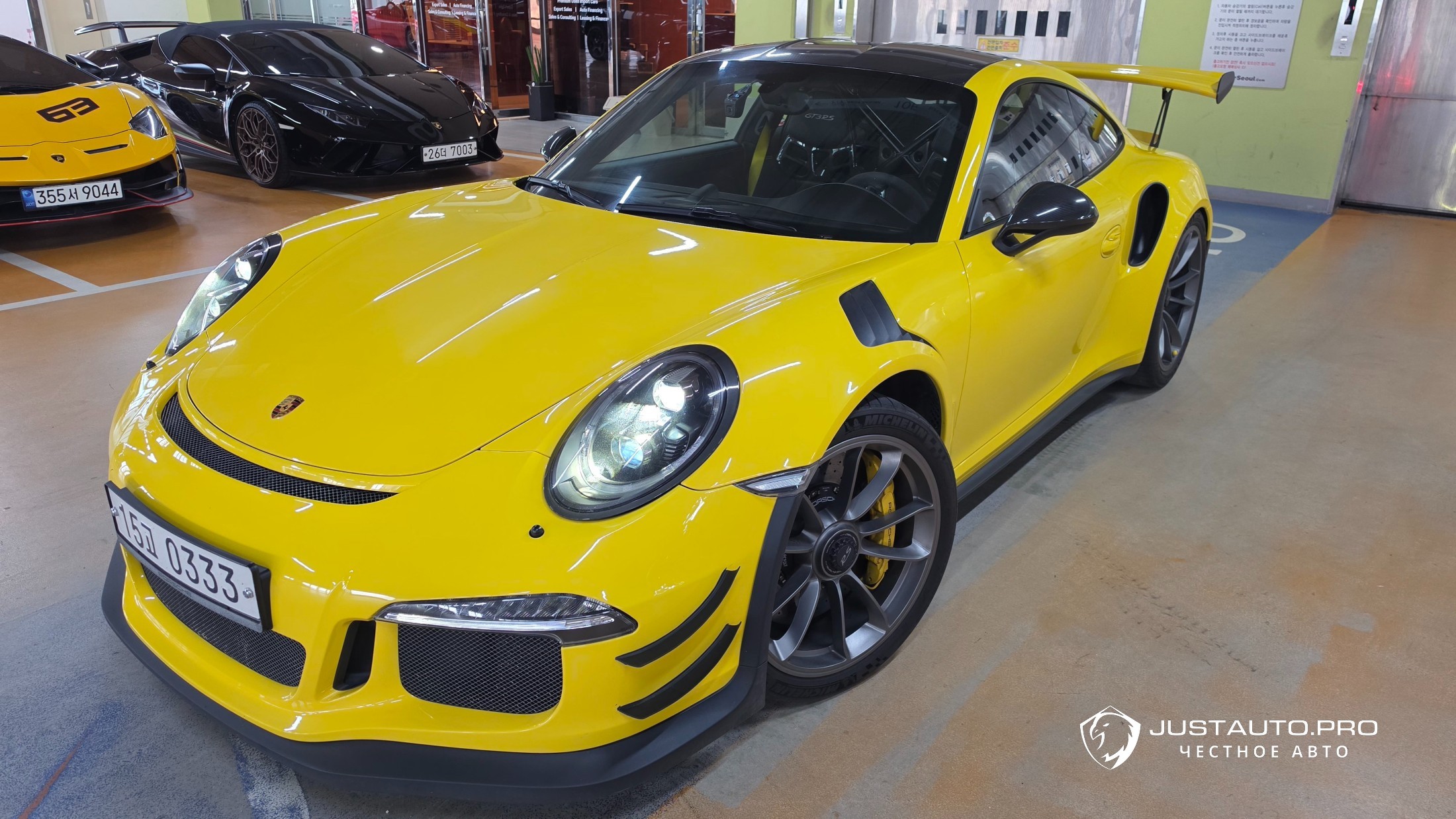 Автомобиль Porsche 911