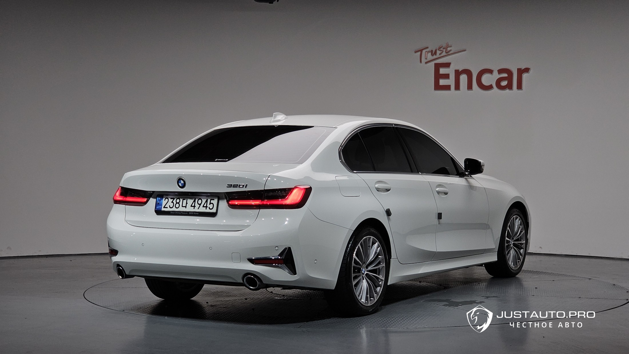 Автомобиль BMW 3-Series