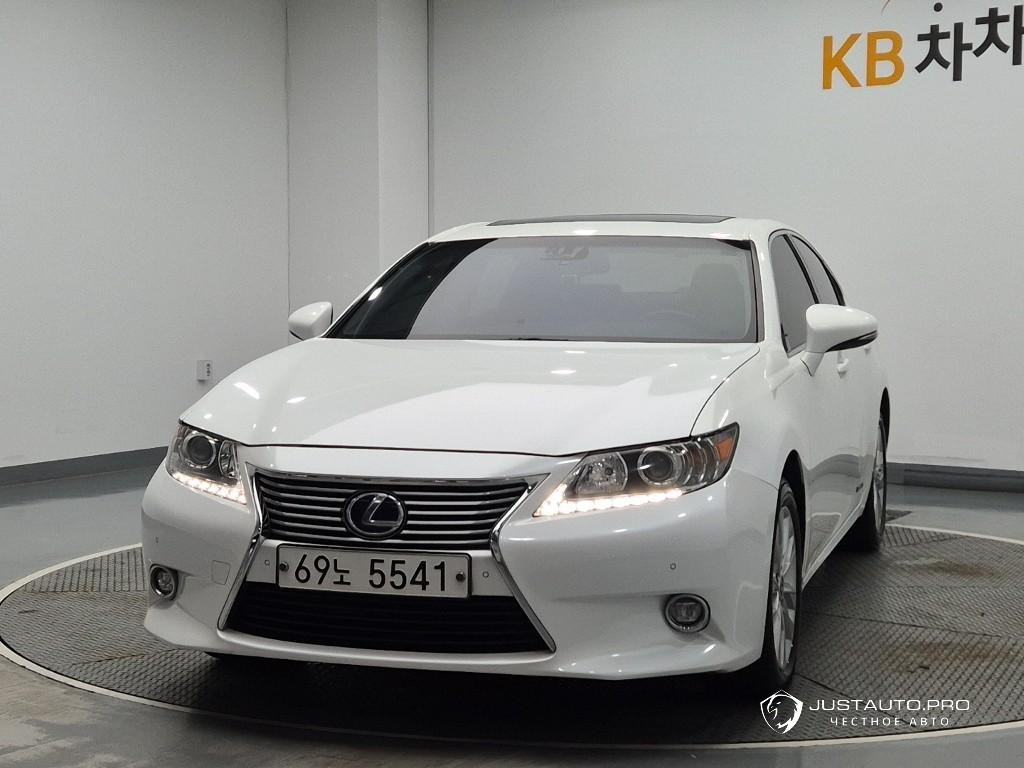 Автомобиль Lexus ES