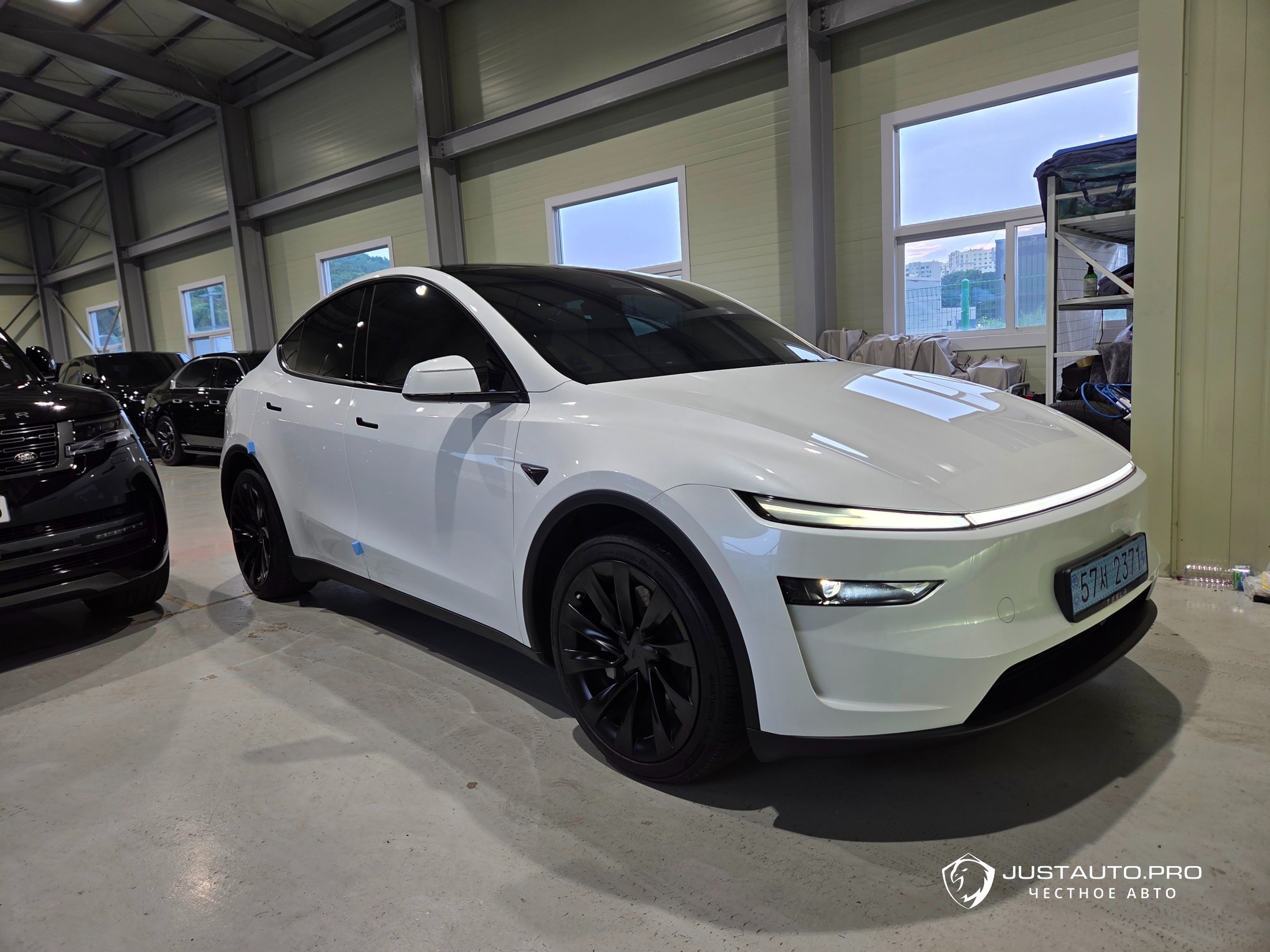 Автомобиль Tesla Model Y