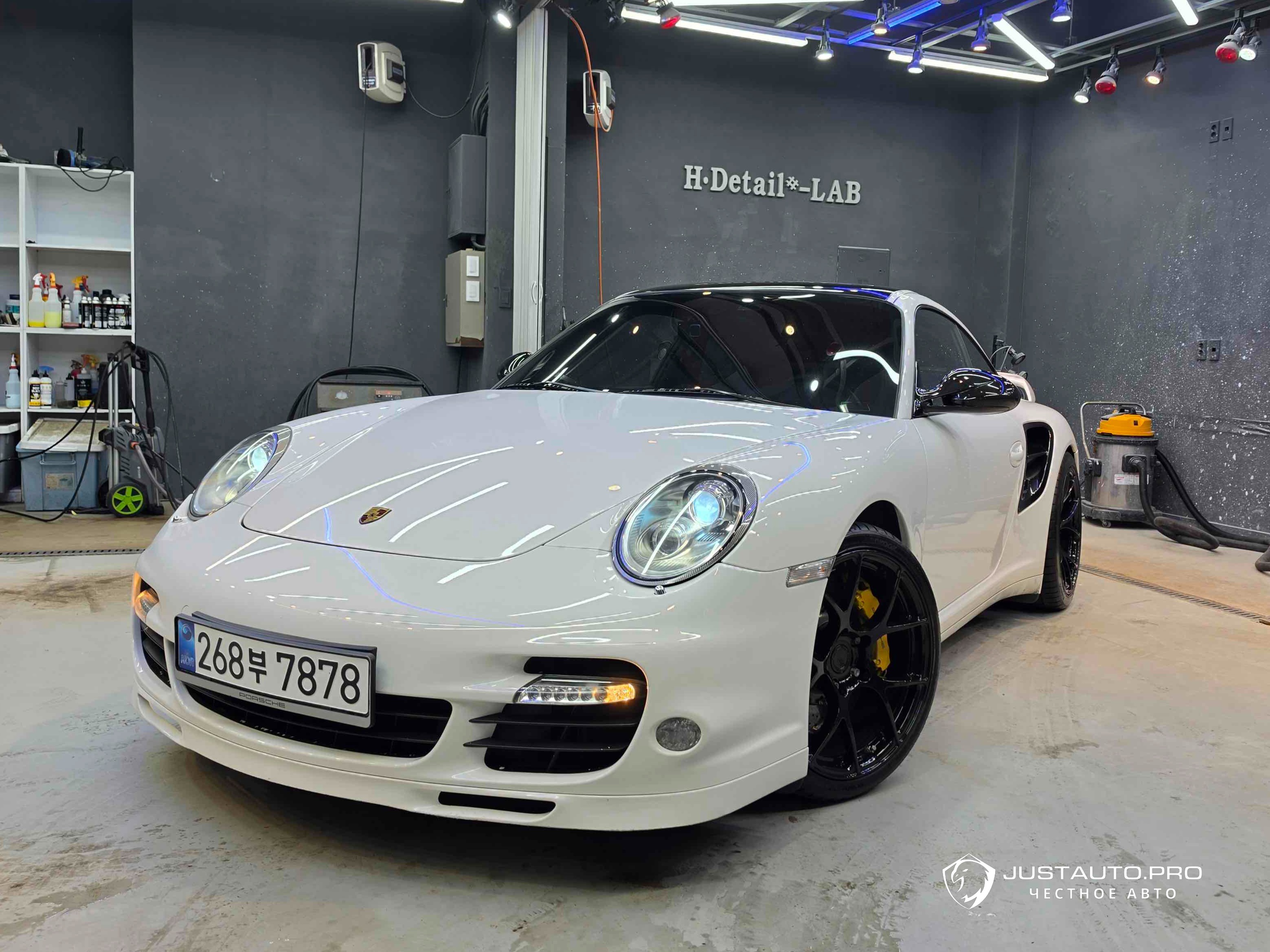 Автомобиль Porsche 911