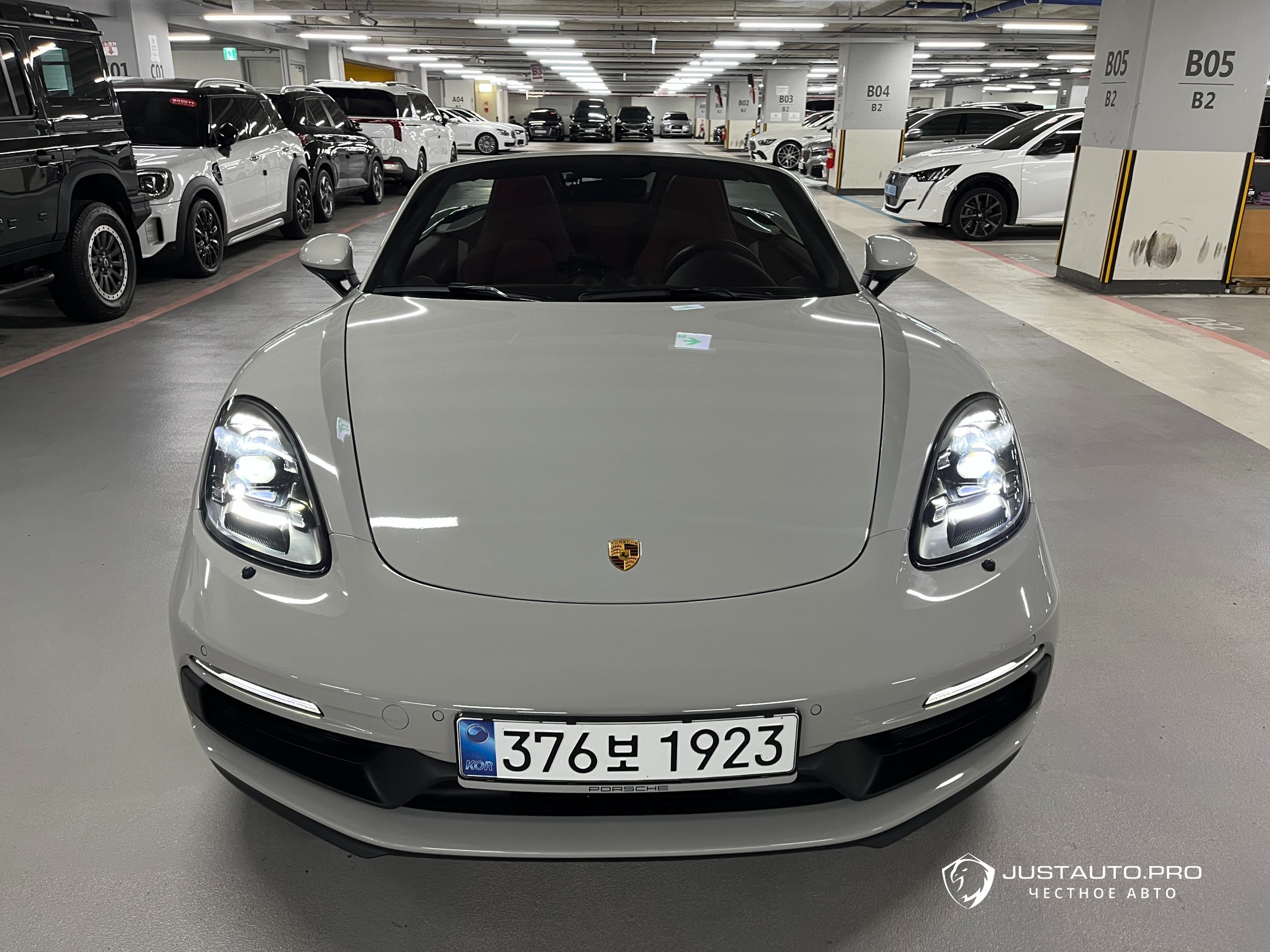 Автомобиль Porsche 718