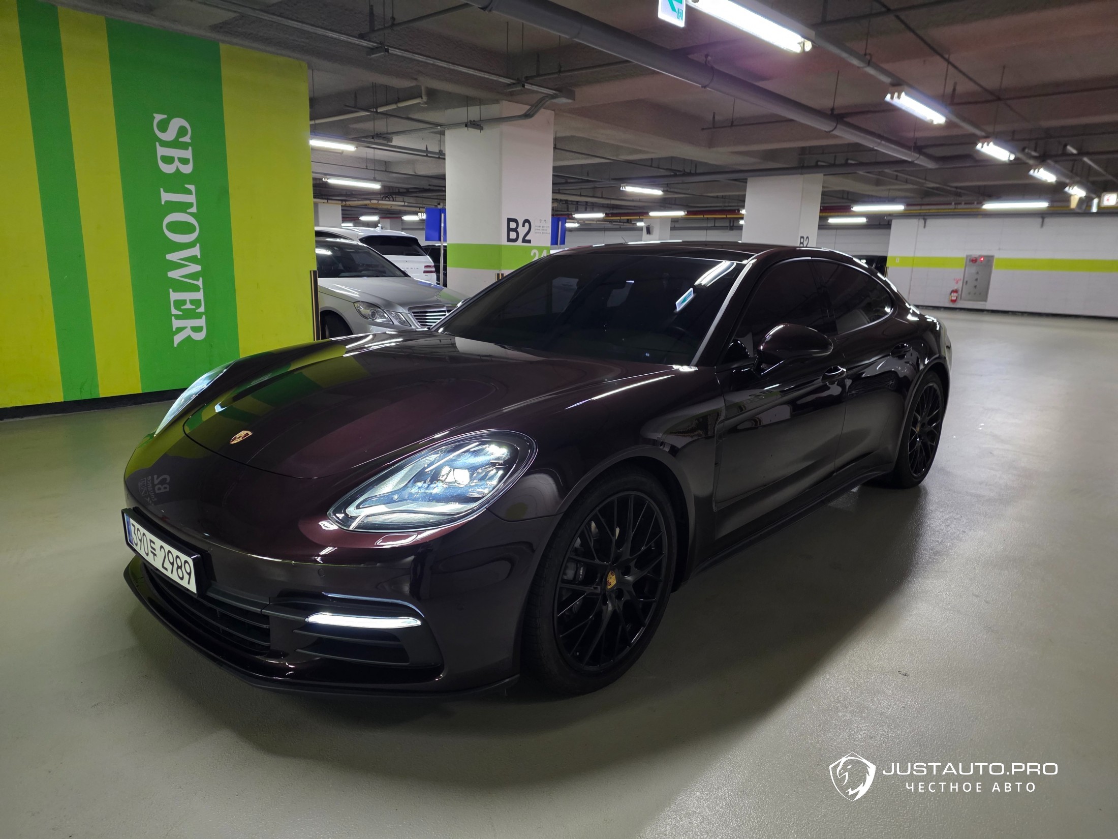 Автомобиль Porsche Panamera