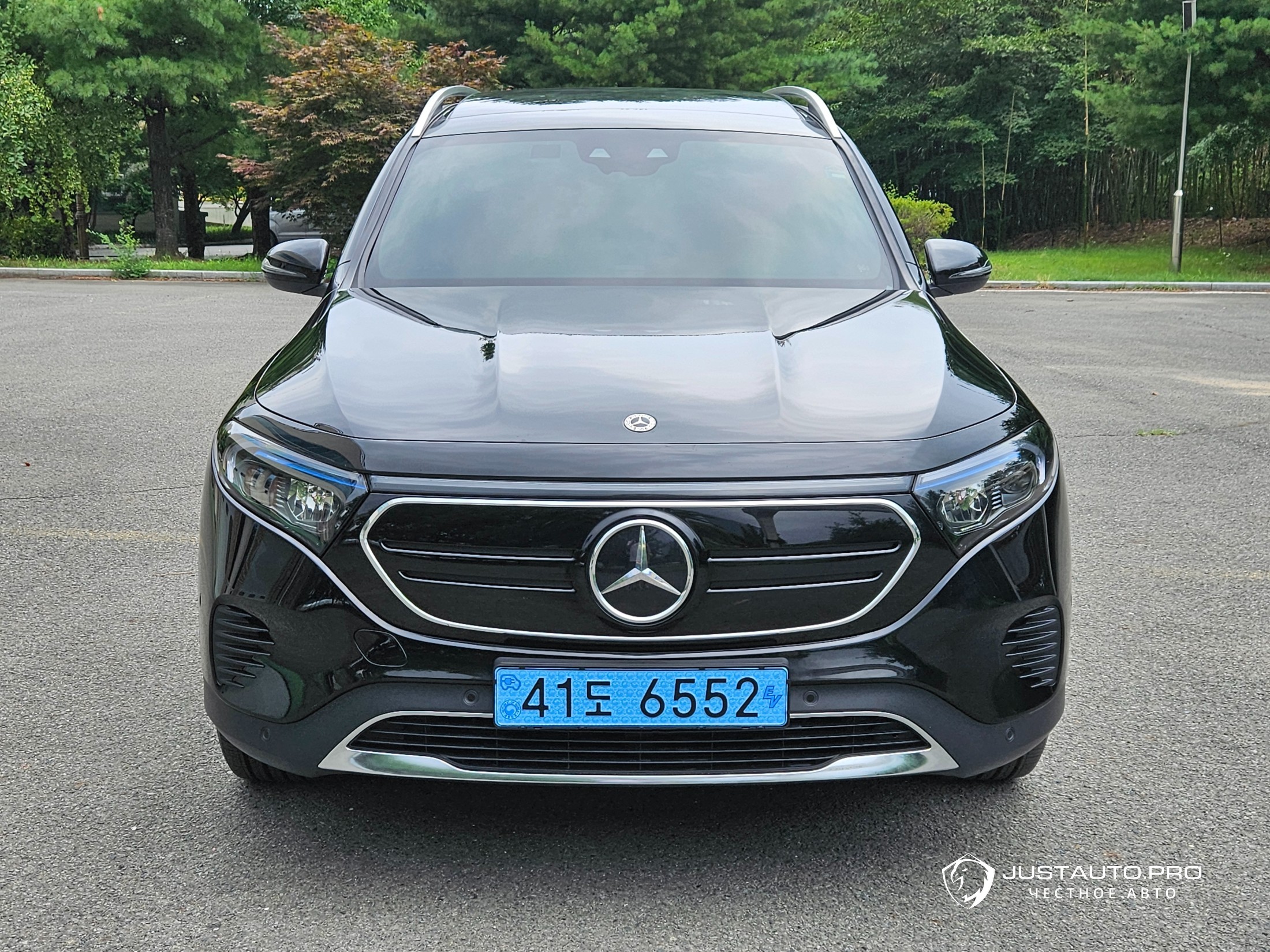 Автомобиль Mercedes-Benz EQB