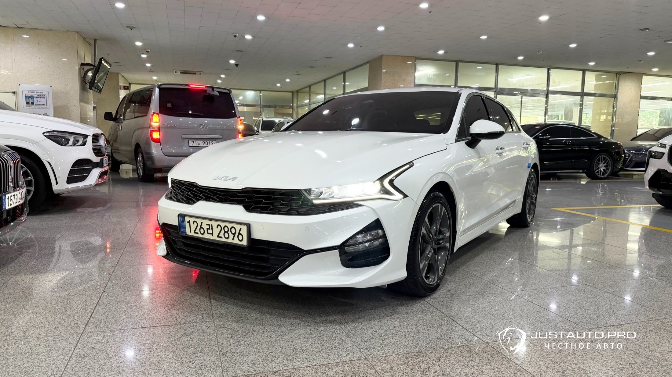 Автомобиль Kia K5