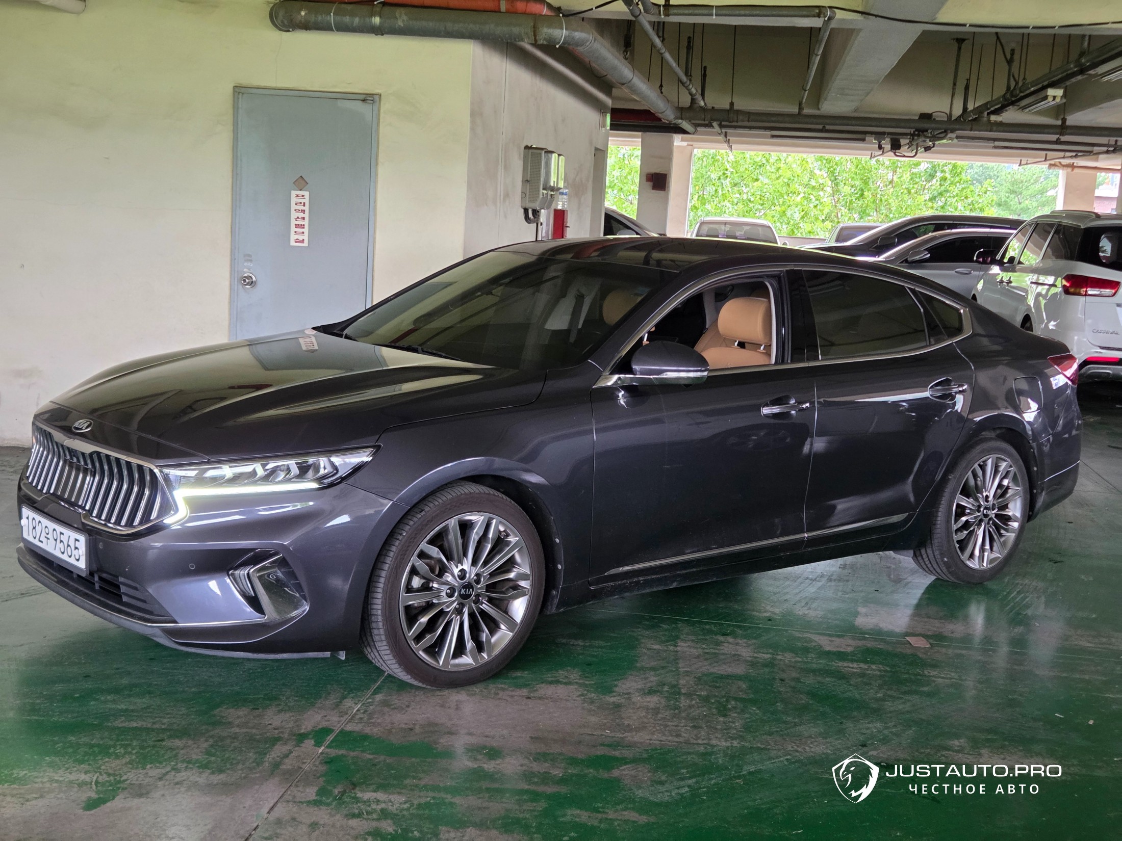 Автомобиль Kia K7