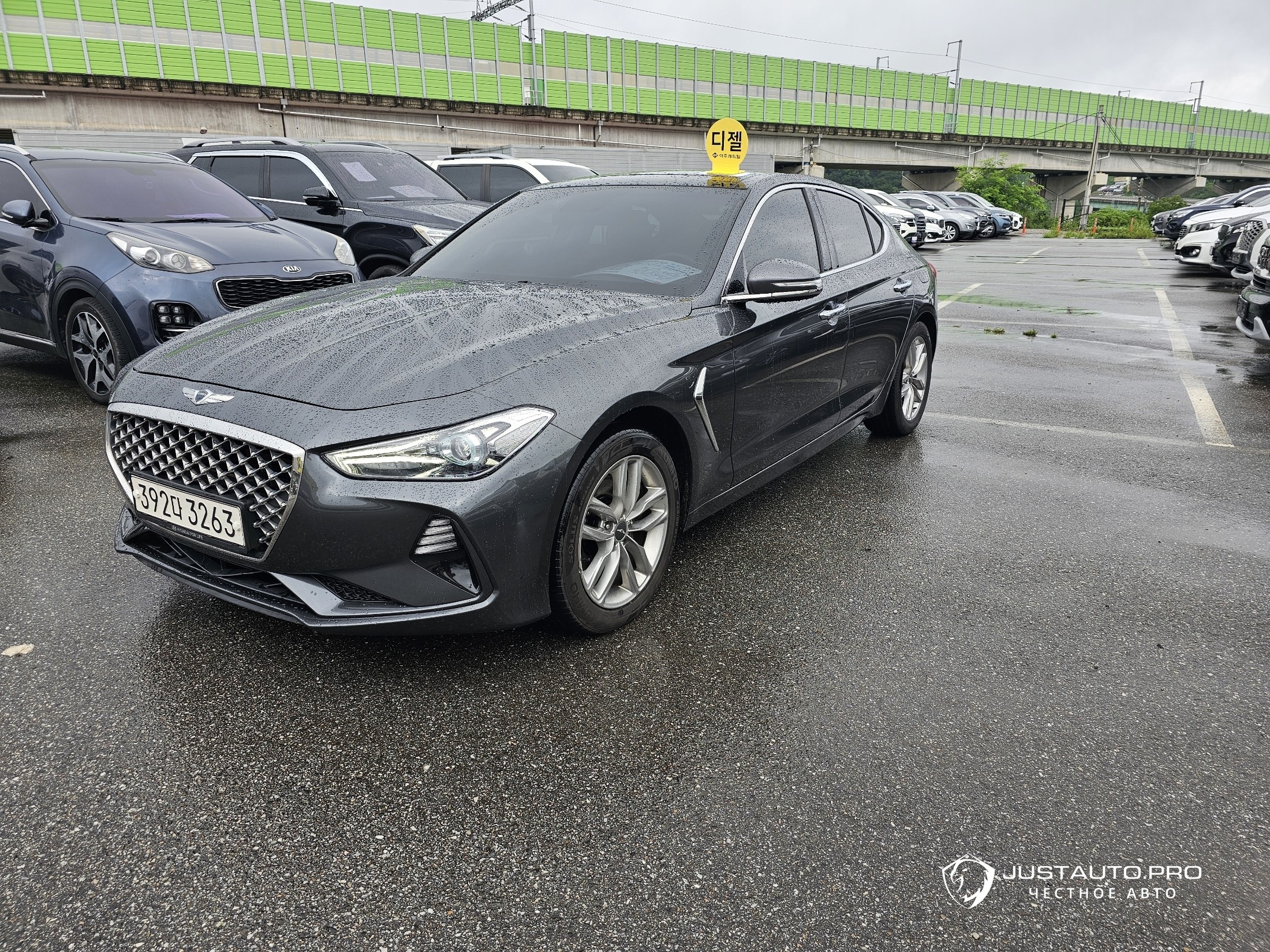 Автомобиль Genesis G70
