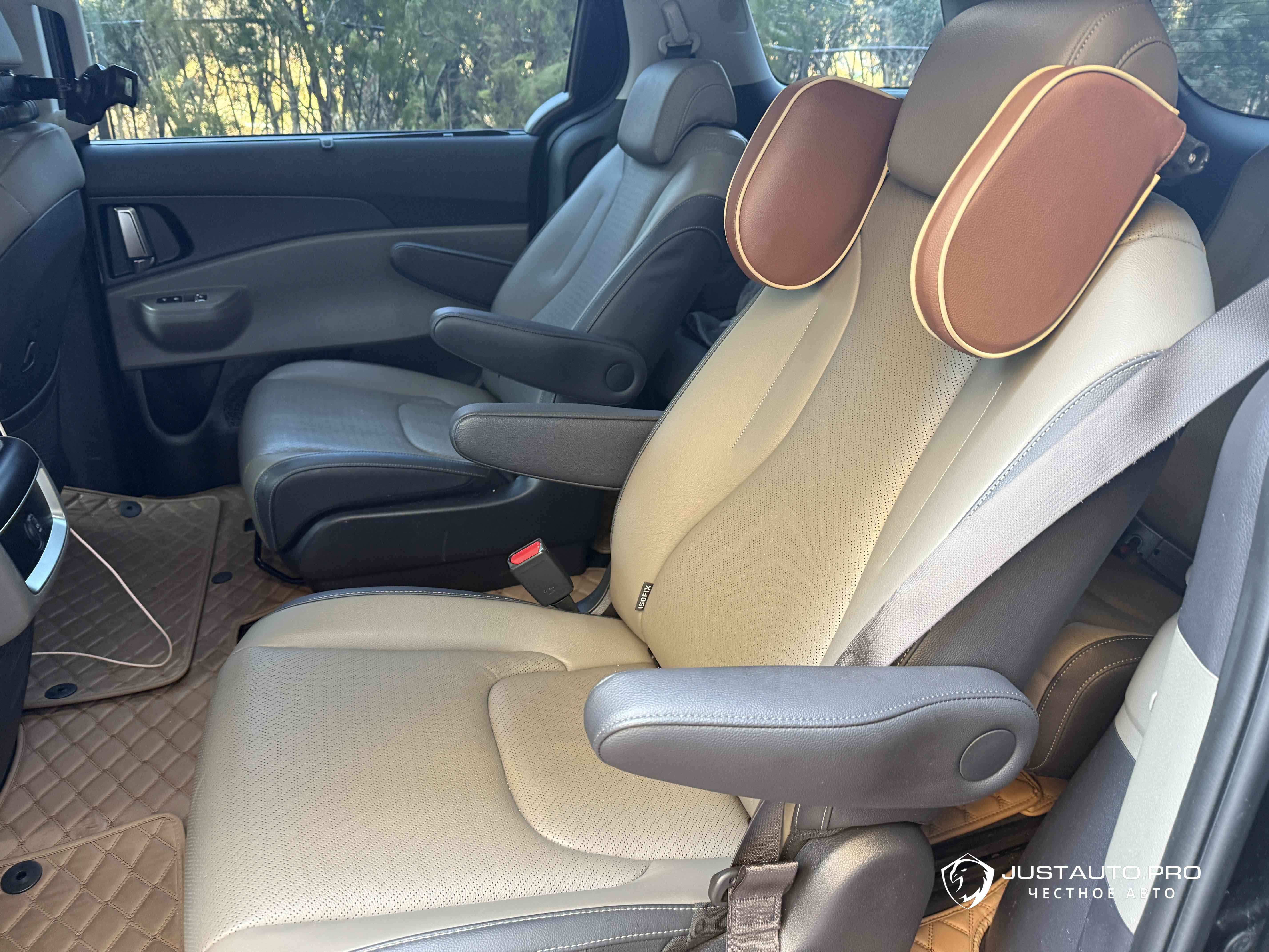 Автомобиль Kia Canival