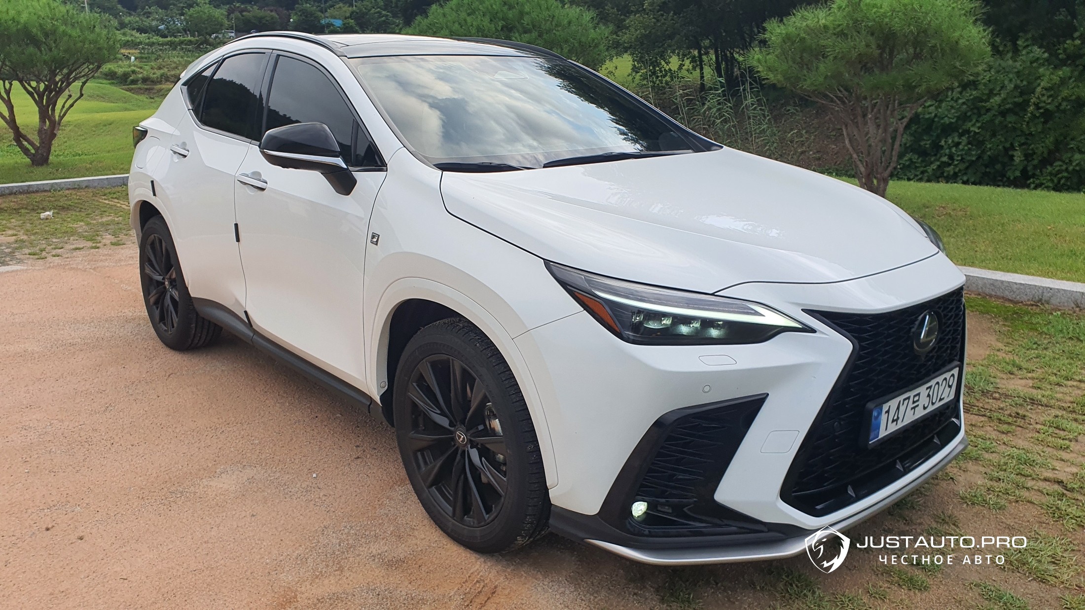 Автомобиль Lexus NX