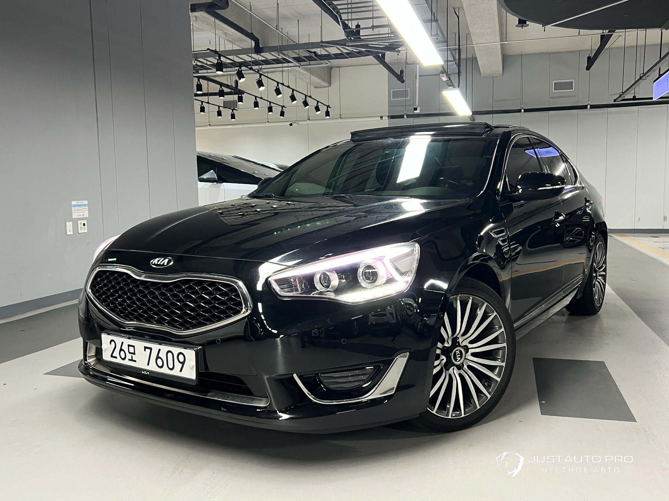 Автомобиль Kia K7