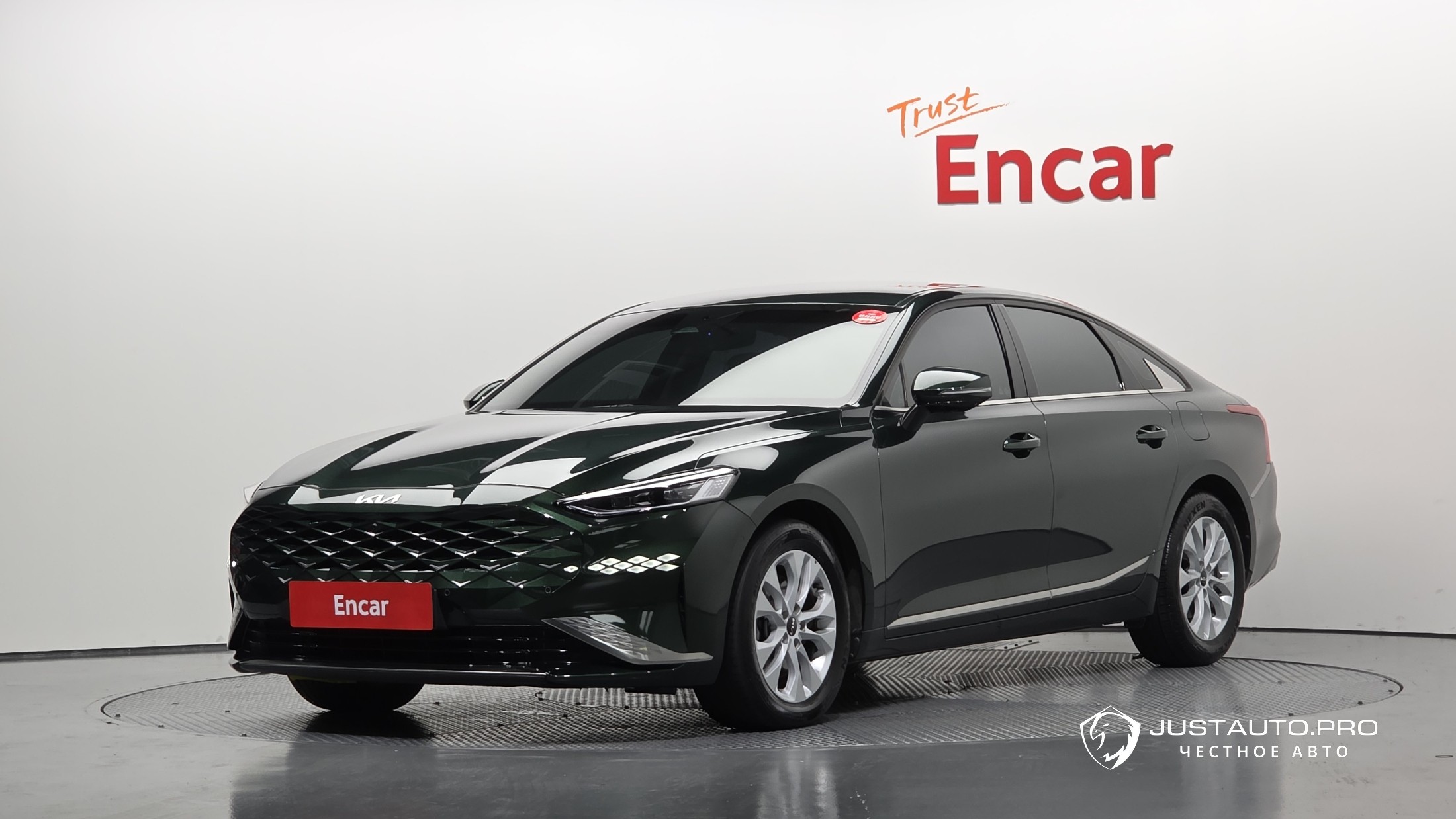 Автомобиль Kia K8