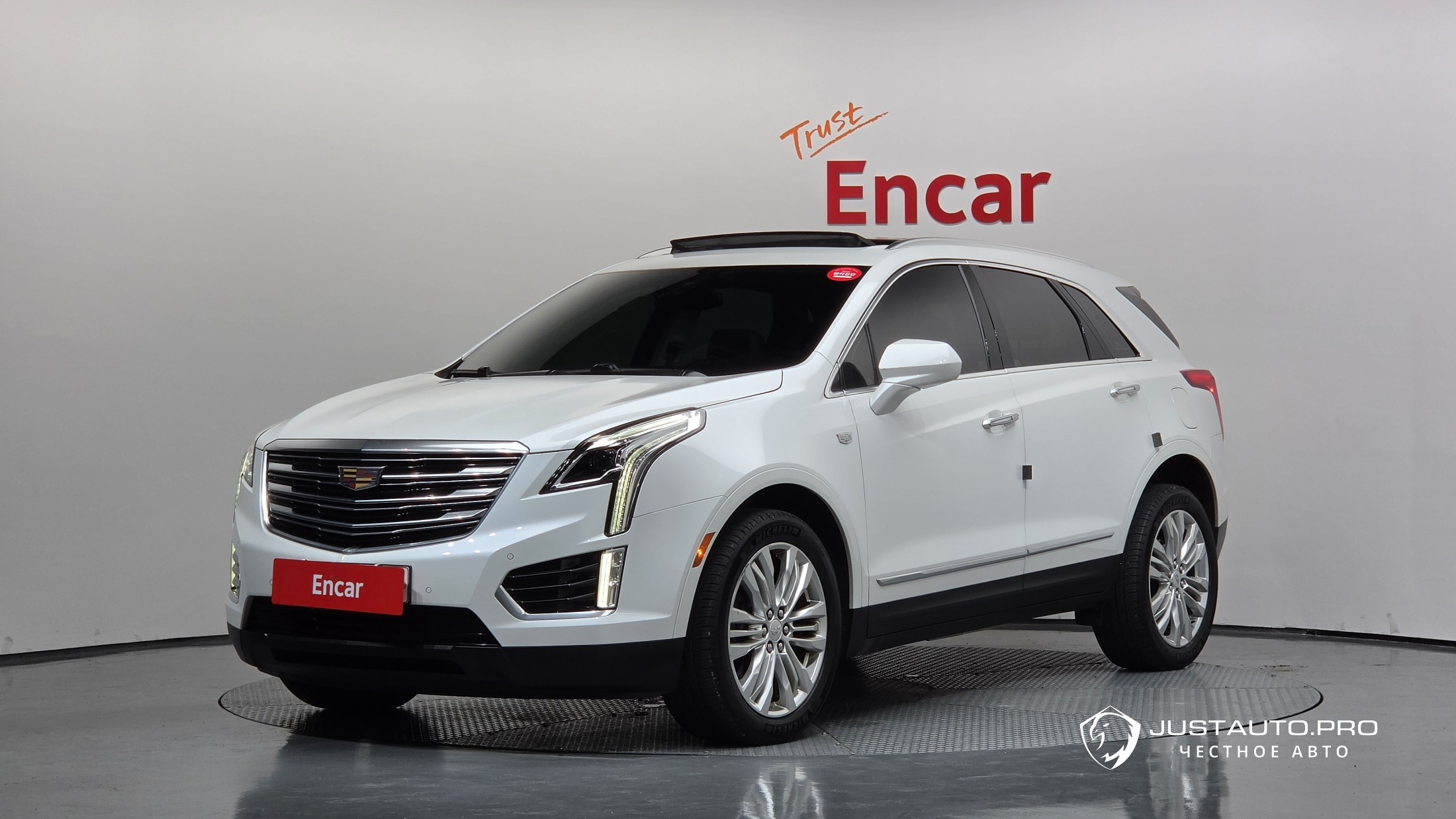 Автомобиль Cadillac XT5