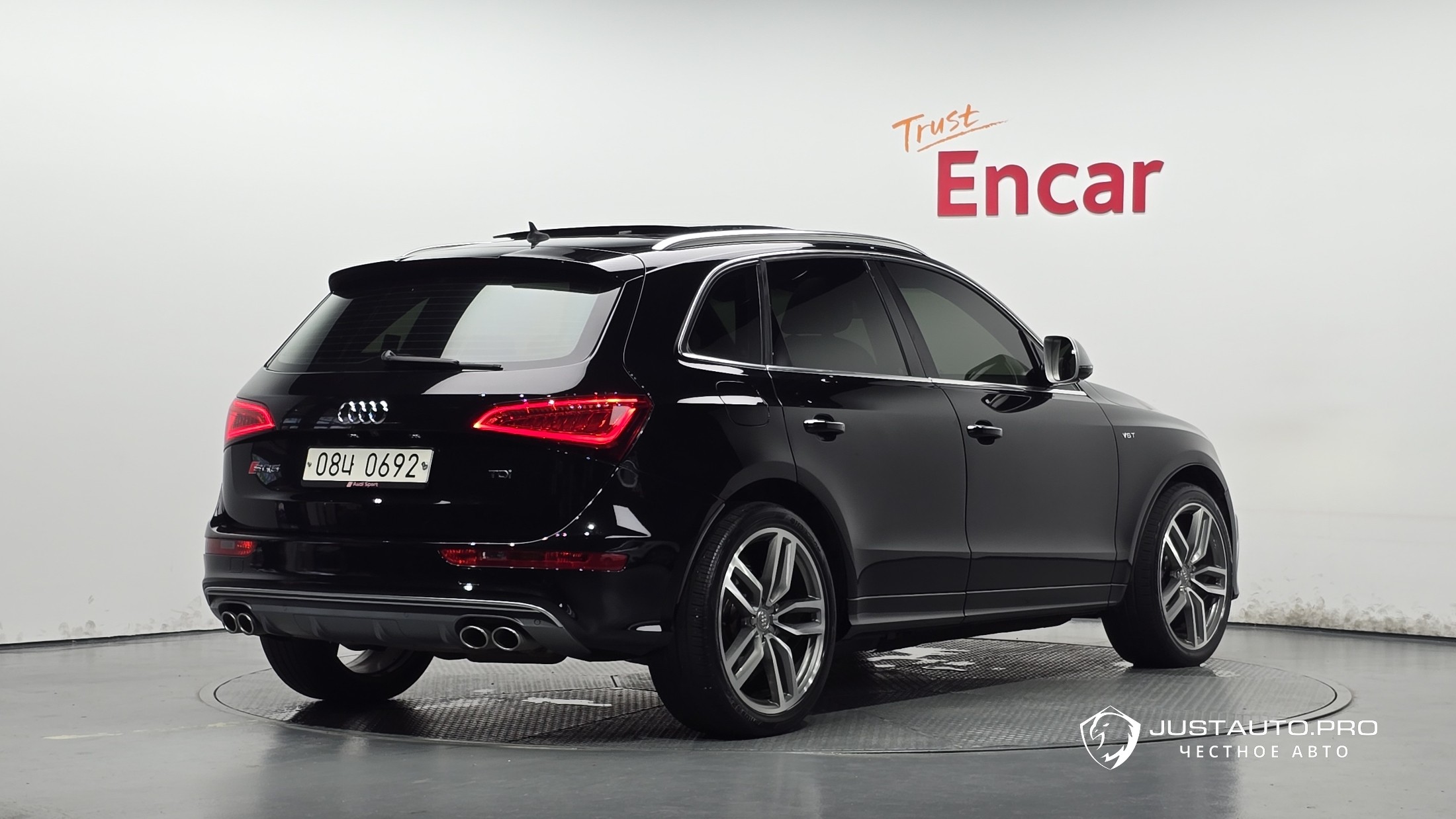 Автомобиль Audi SQ5