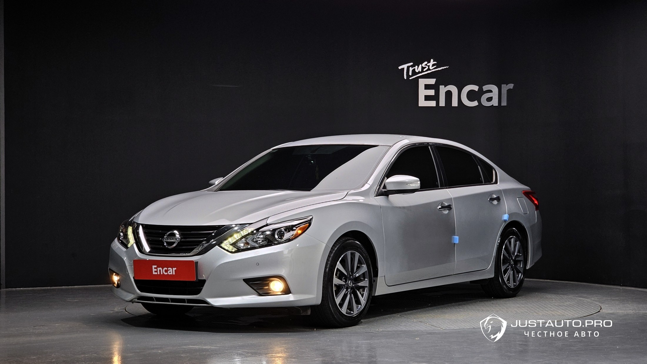 Автомобиль Nissan Altima