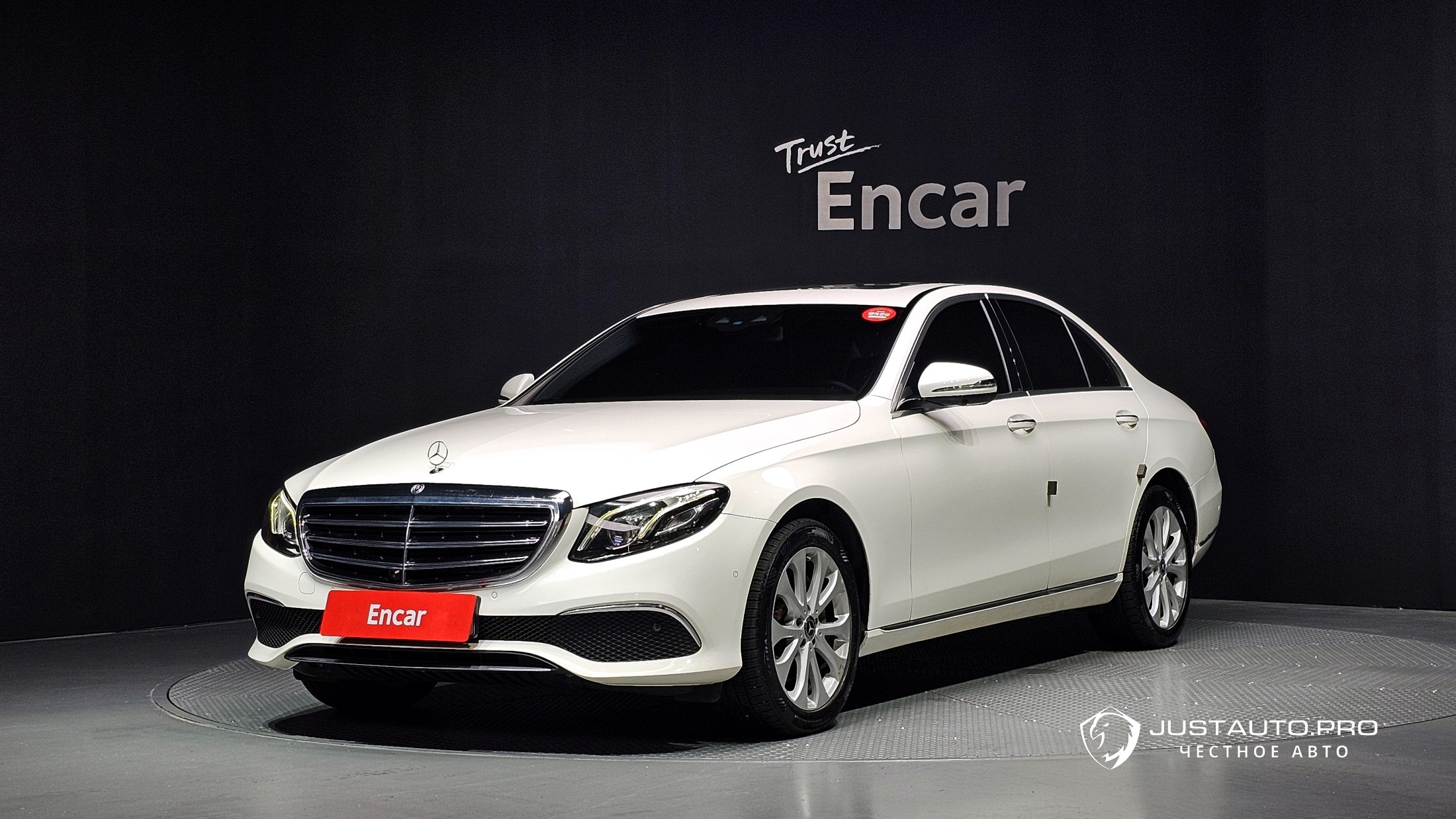 Автомобиль Mercedes-Benz E-Class