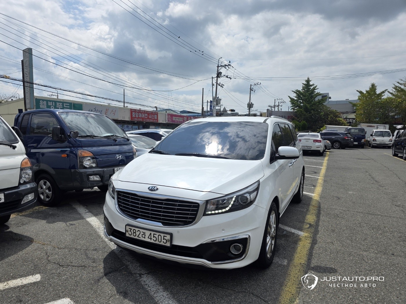 Автомобиль Kia Canival