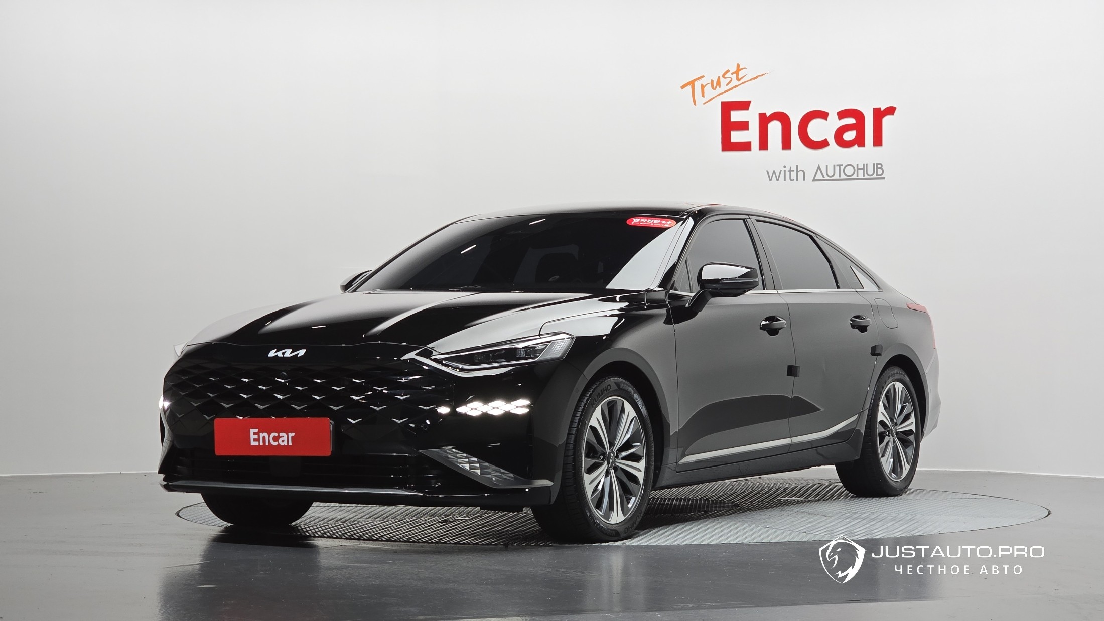 Автомобиль Kia K8