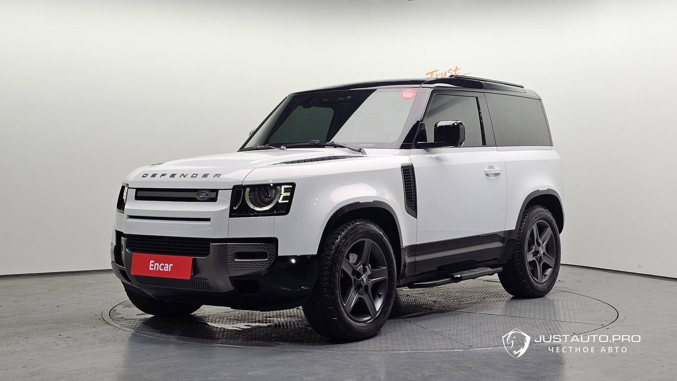 Автомобиль Land Rover Defender