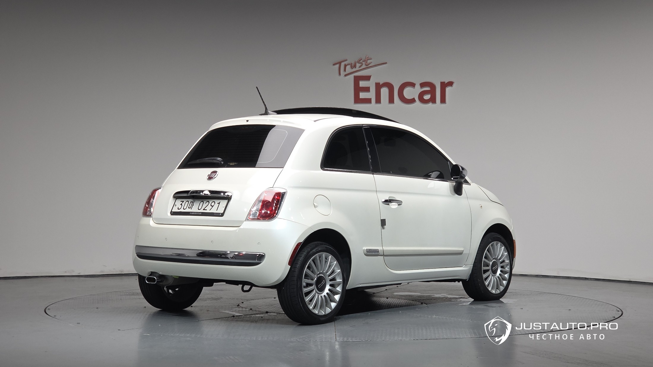 Автомобиль Fiat 500