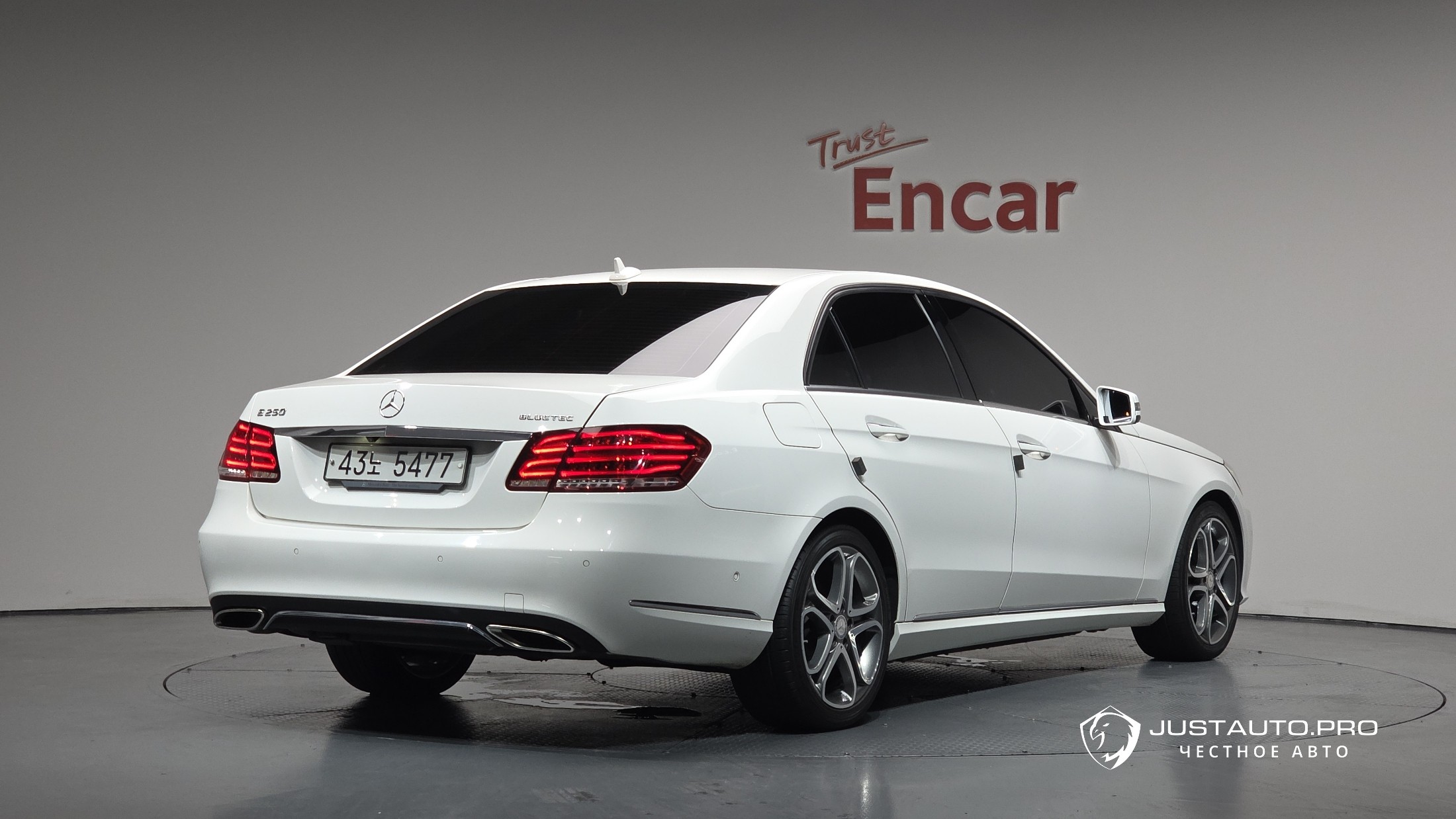 Автомобиль Mercedes-Benz E-Class