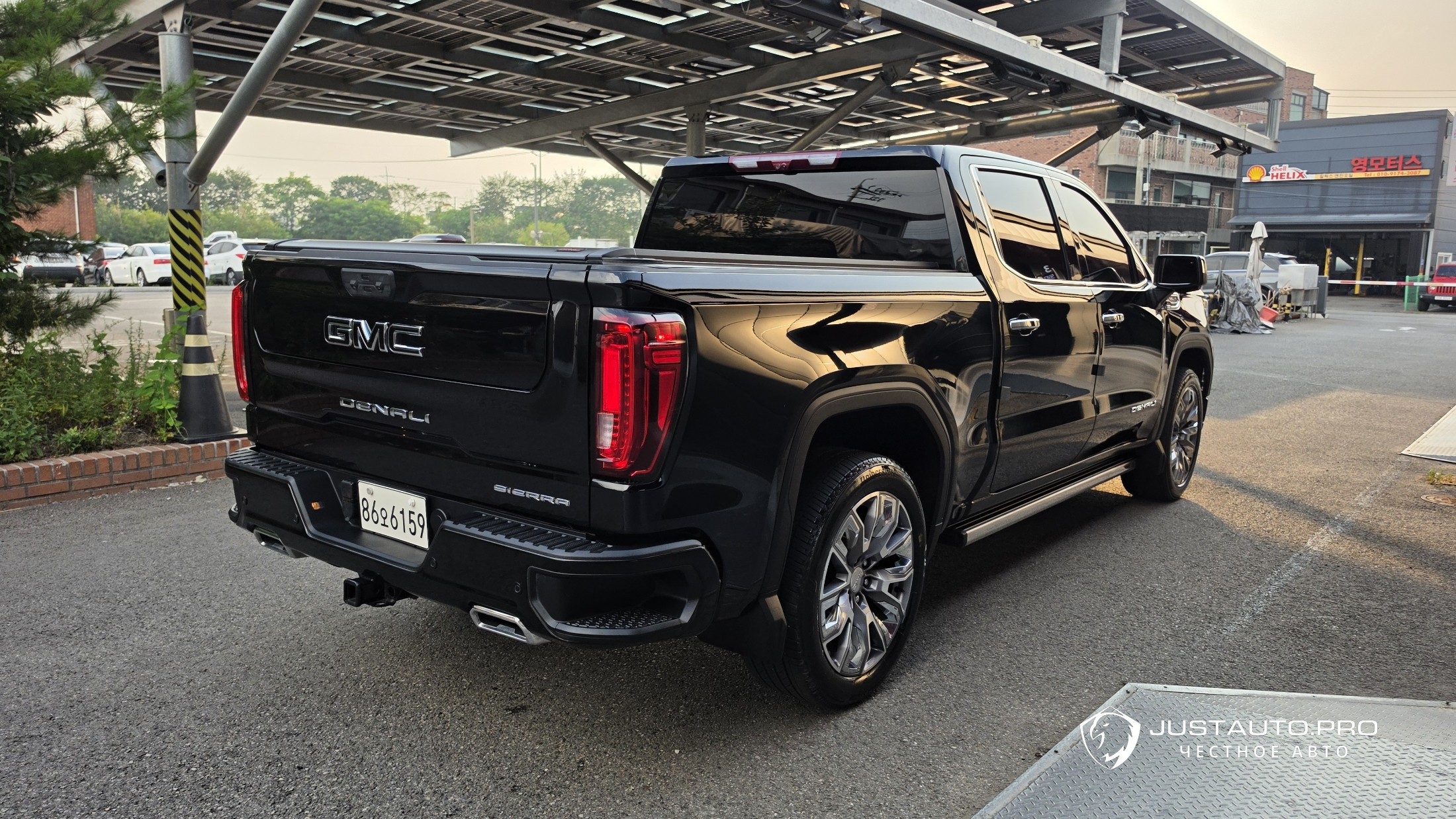Автомобиль GMC Sierra