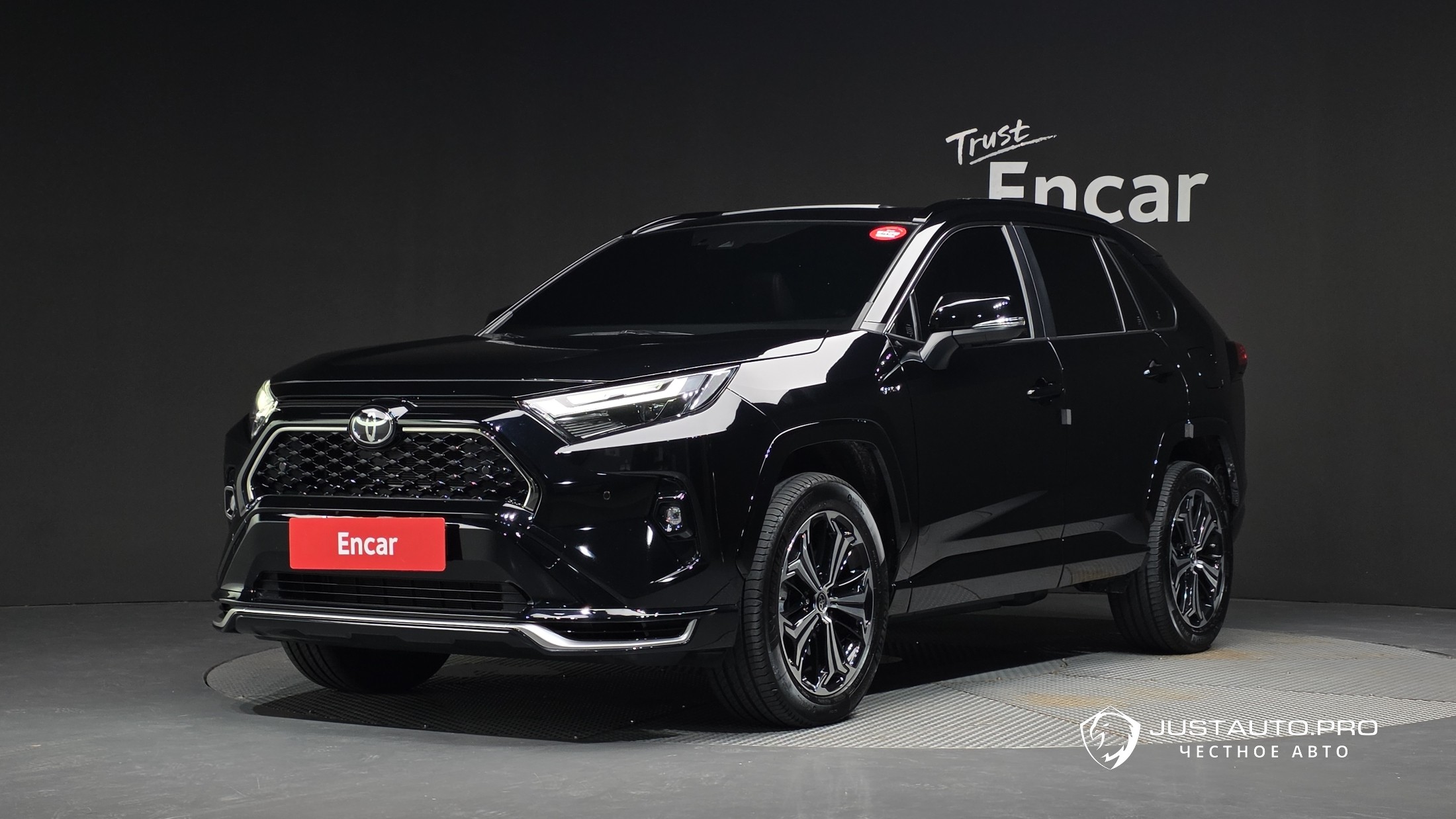 Автомобиль Toyota RAV4
