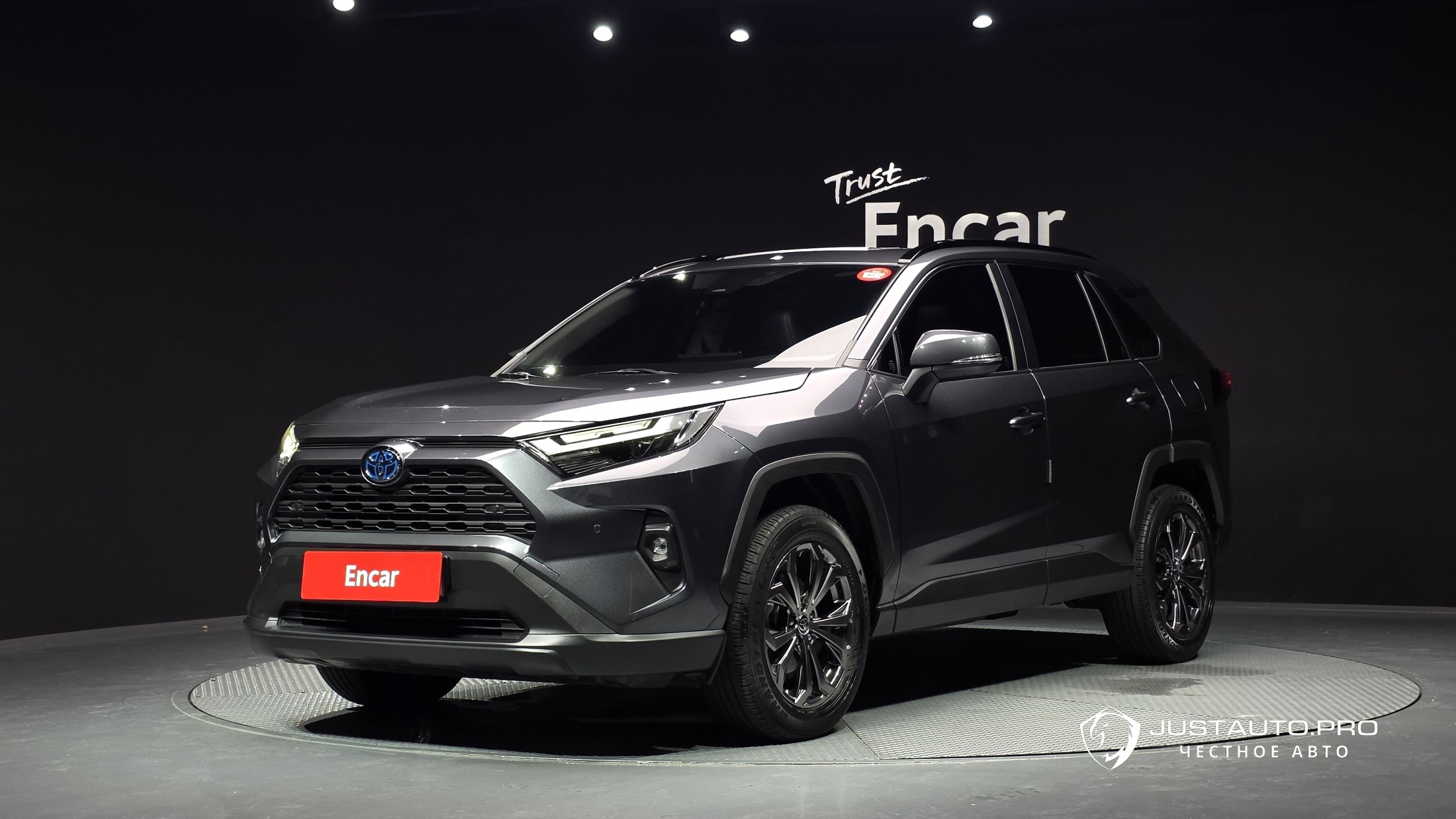 Автомобиль Toyota RAV4
