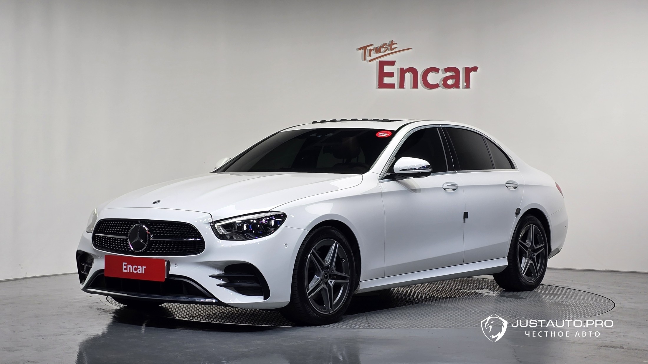 Автомобиль Mercedes-Benz E-Class