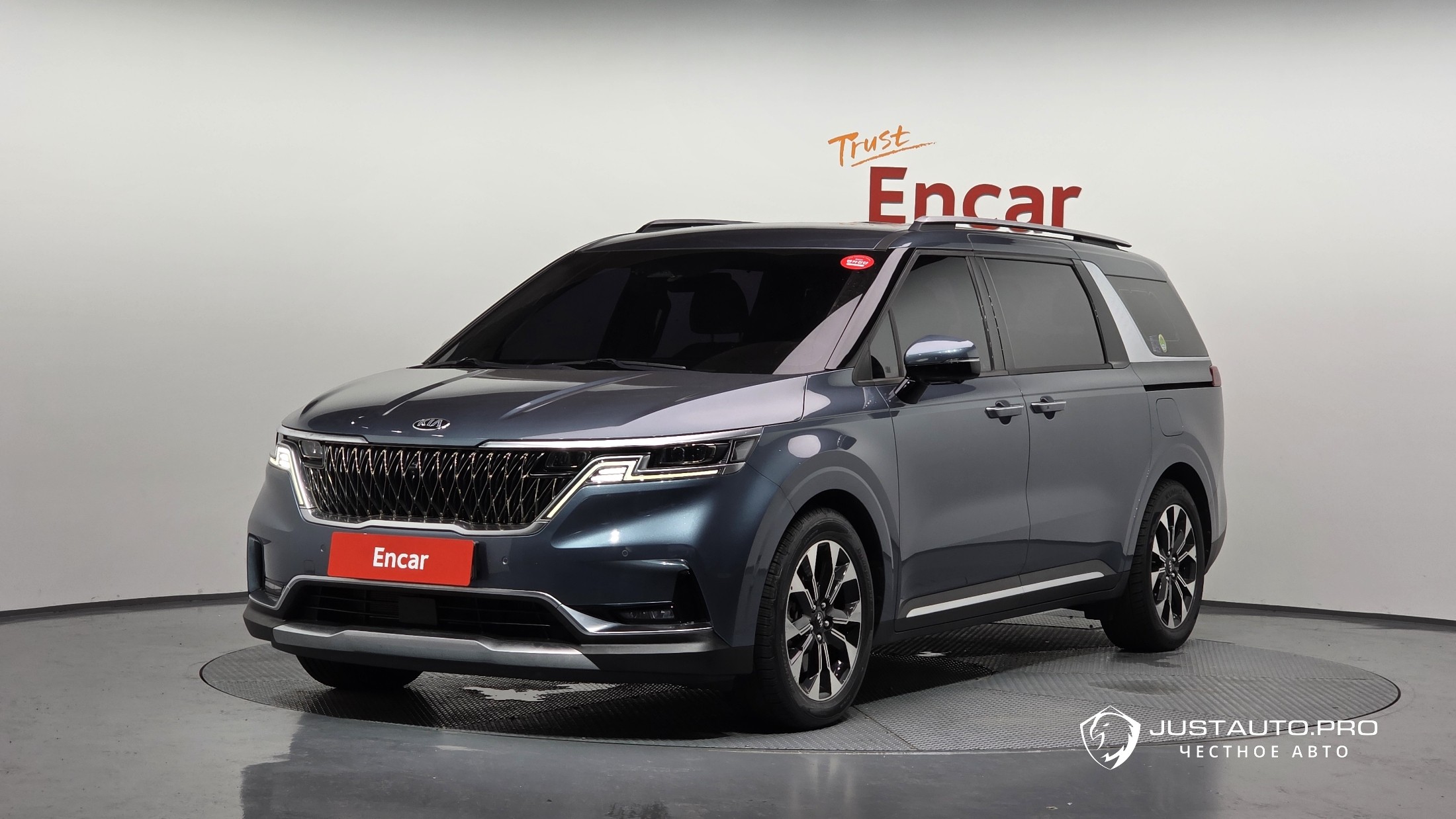 Автомобиль Kia Canival