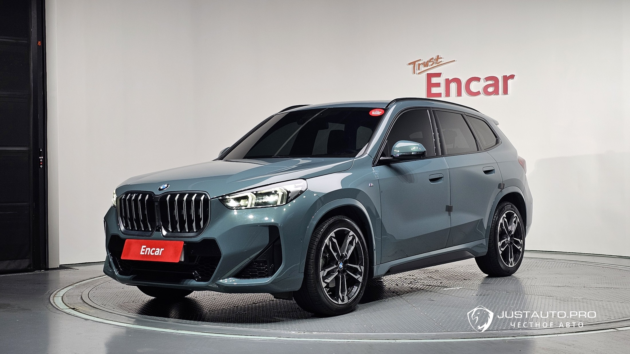 Автомобиль BMW X1