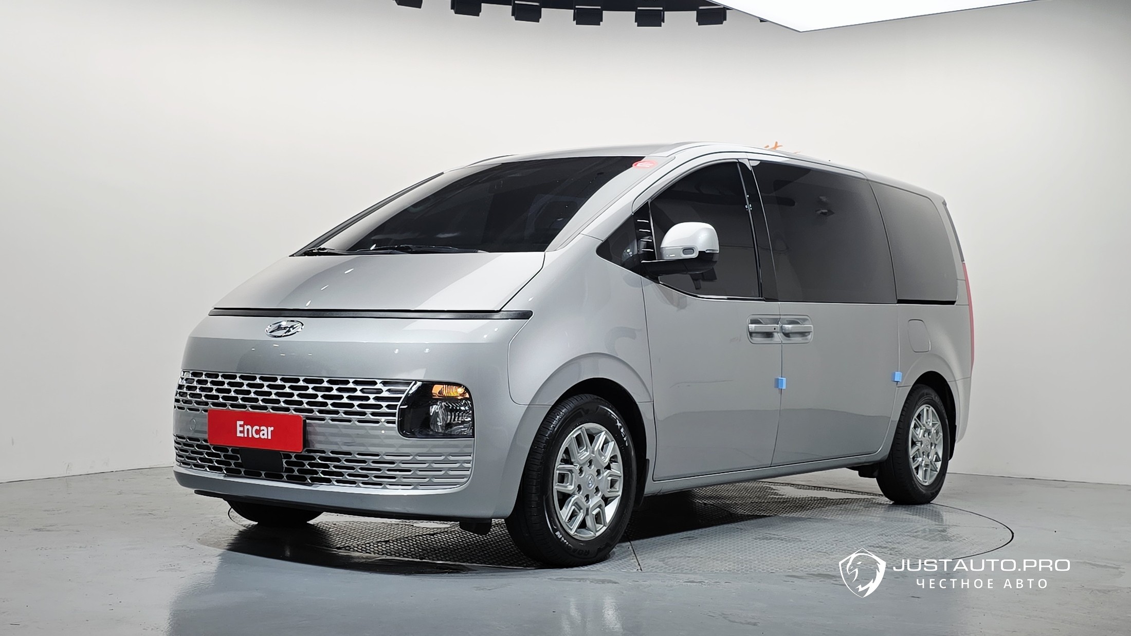 Автомобиль Hyundai Staria