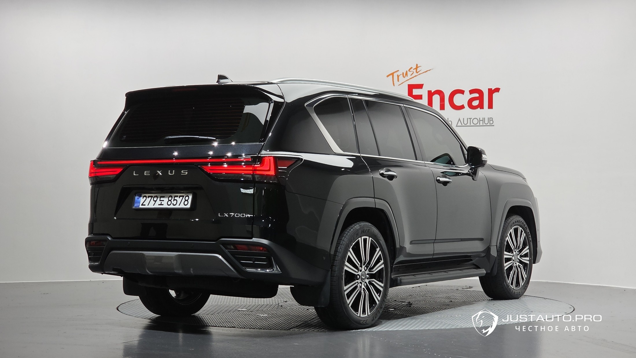Автомобиль Lexus LX