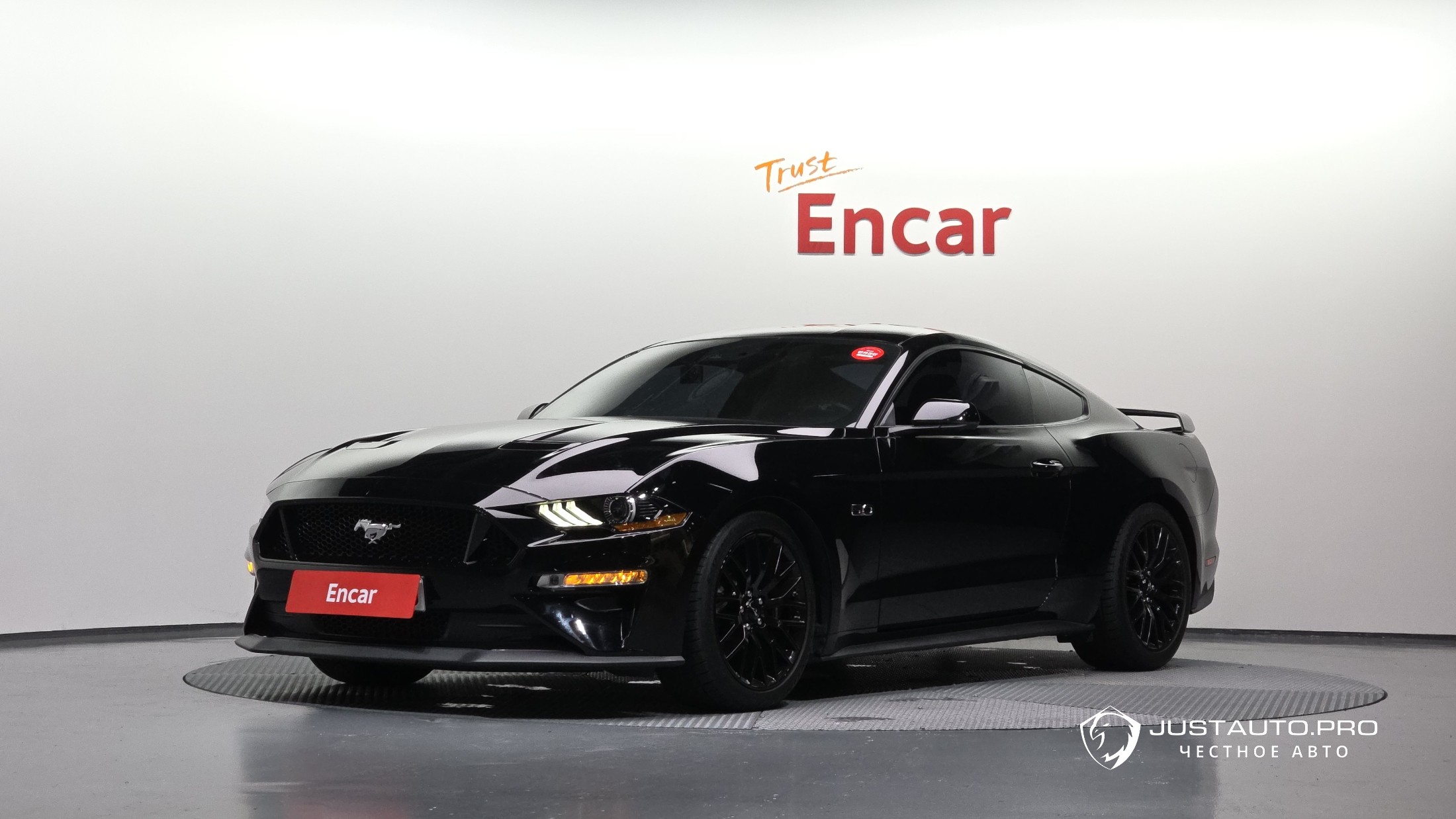 Автомобиль Ford Mustang