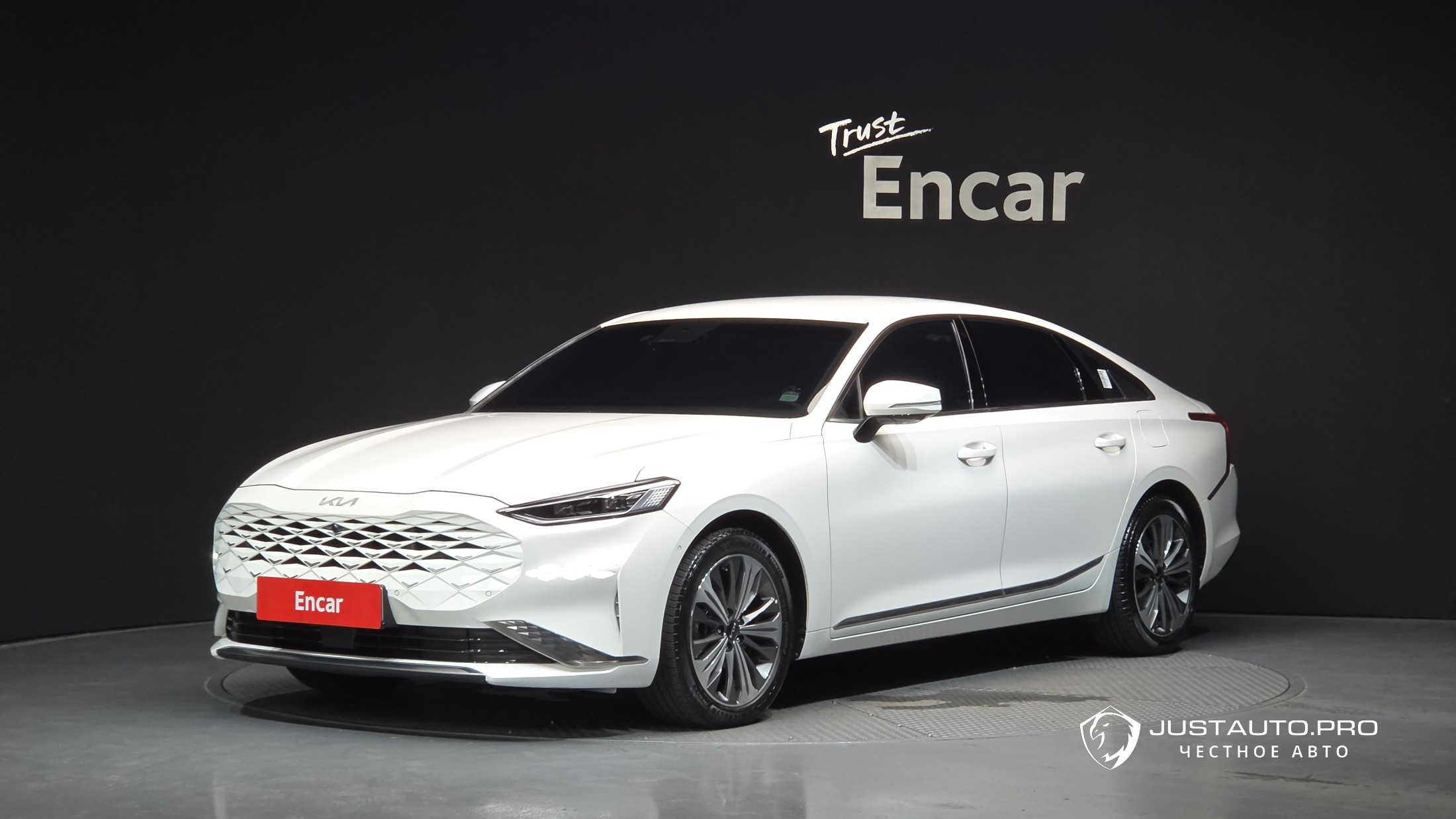 Автомобиль Kia K8