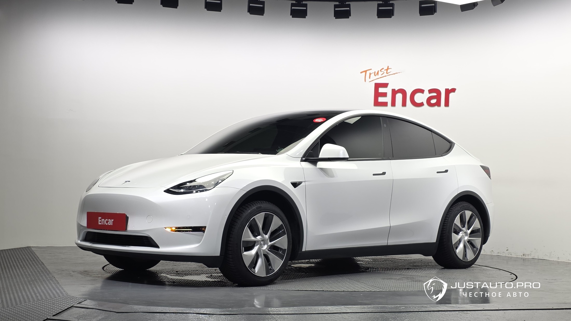 Автомобиль Tesla Model Y