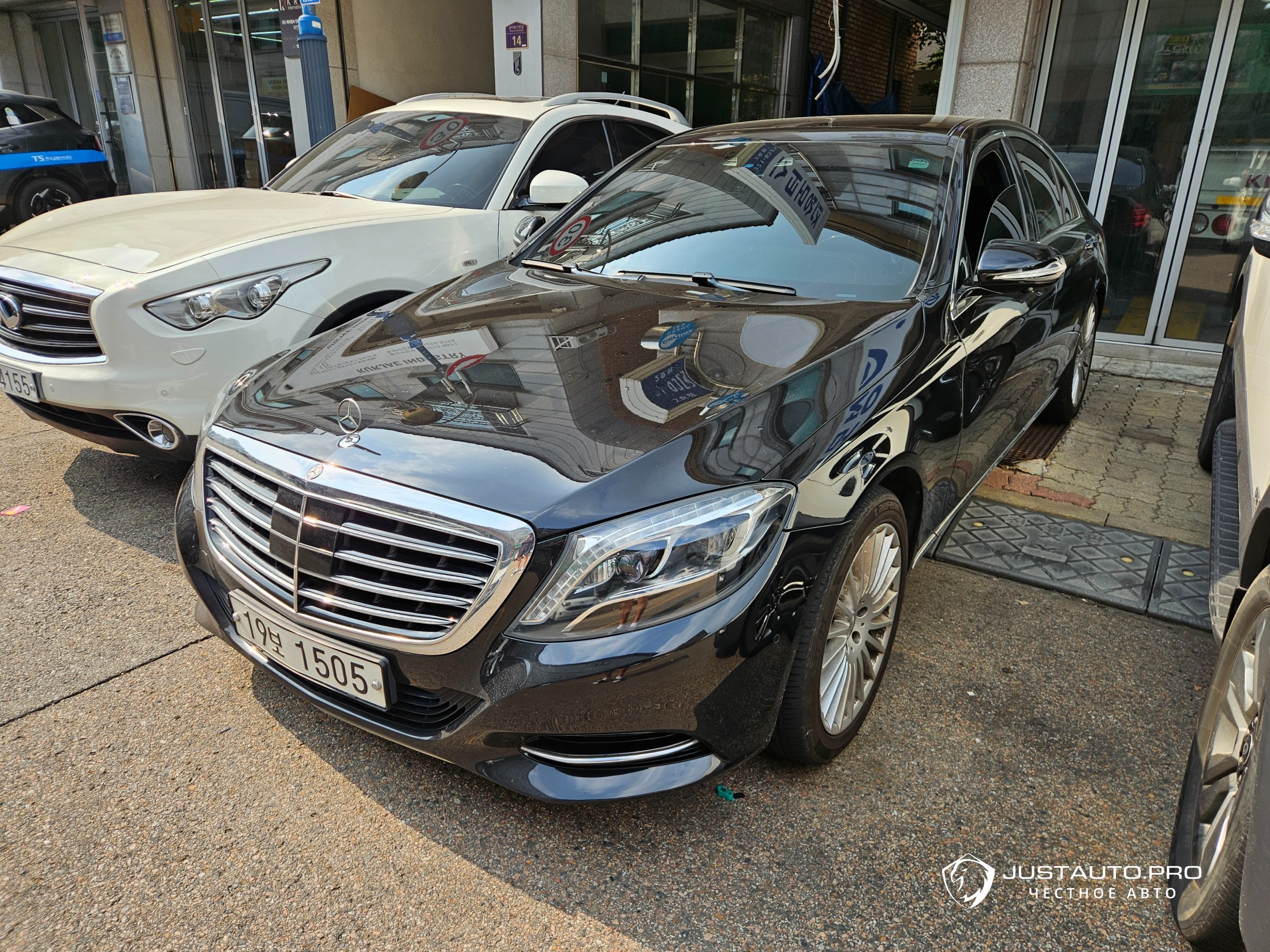 Автомобиль Mercedes-Benz S-Class